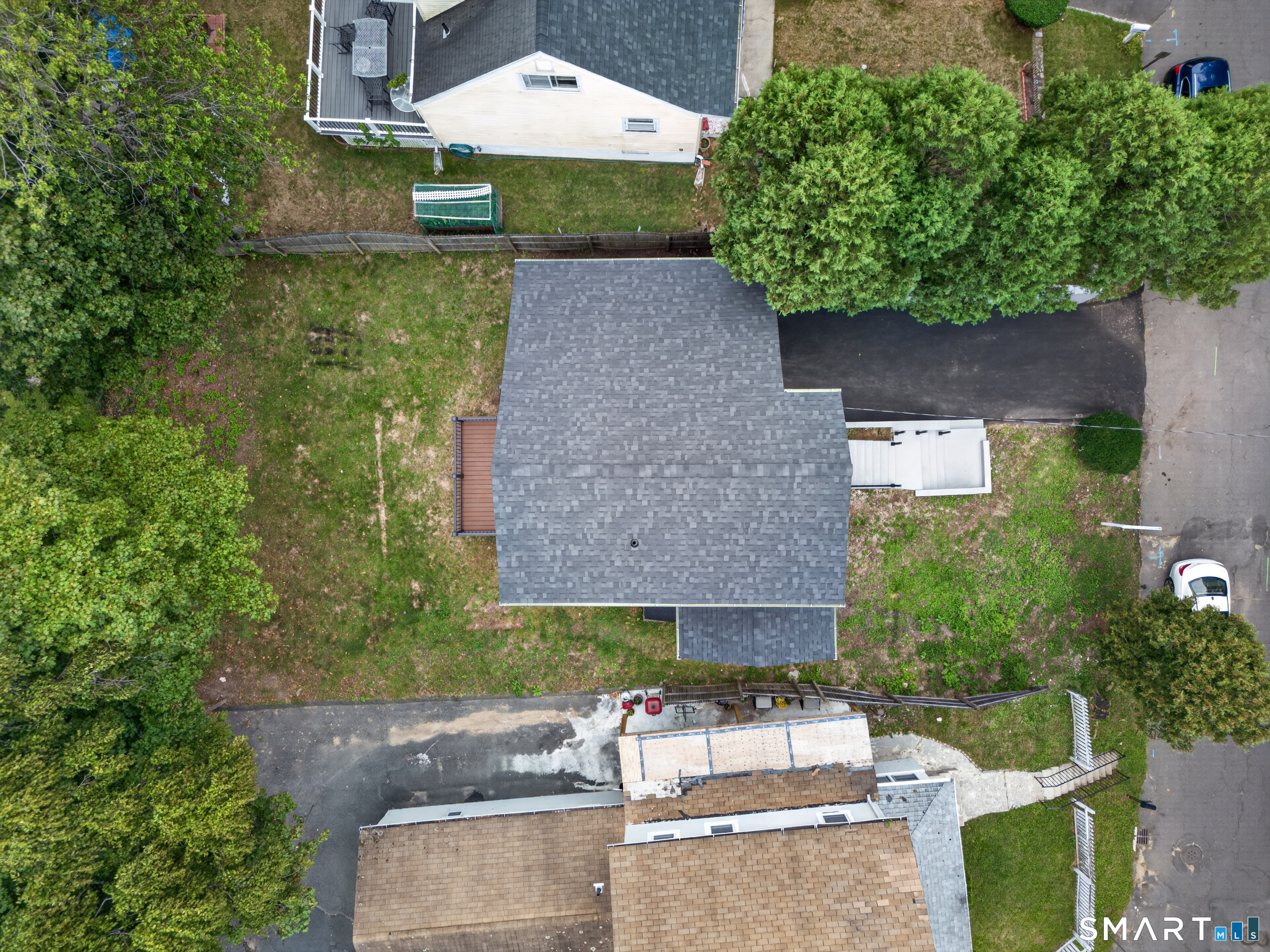 144 Acorn Avenue photo 34