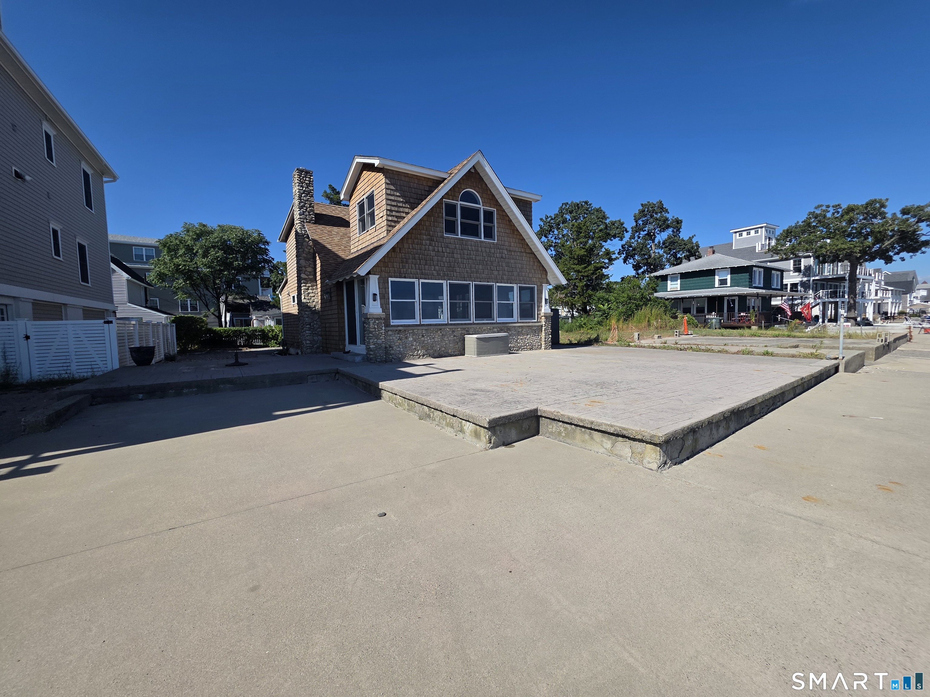 138 Shorefront Street photo 8
