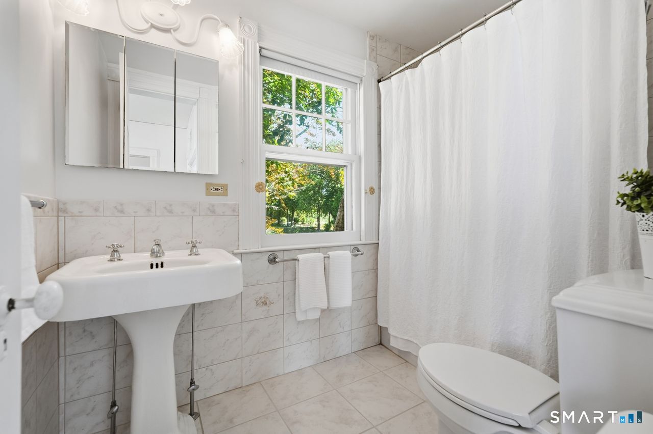 210 Fiske Lane photo 29