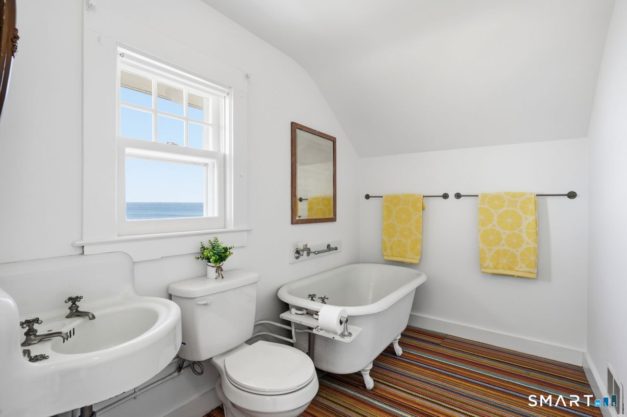 210 Fiske Lane photo 36
