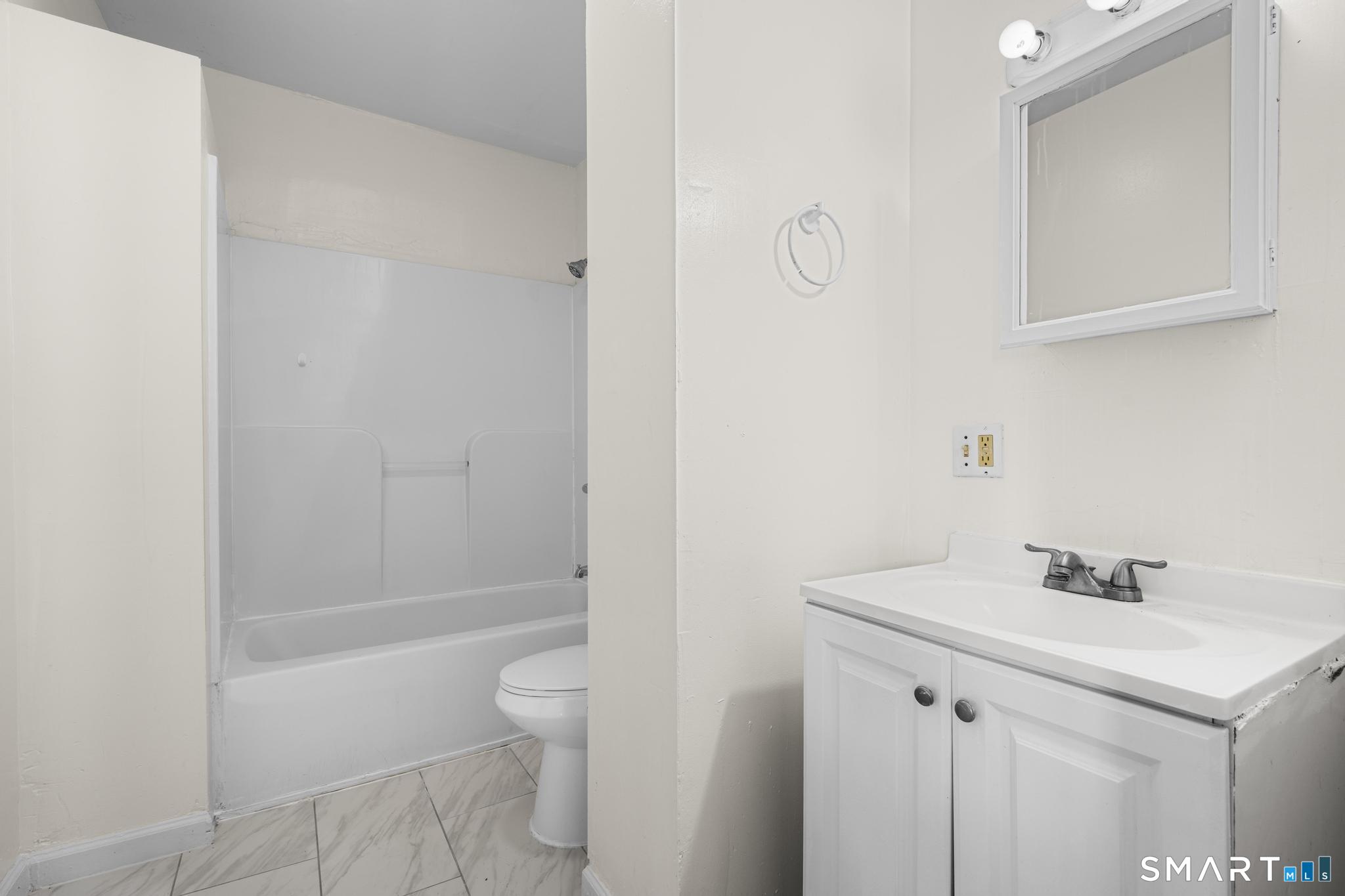 99 Lounsbury Avenue photo 10