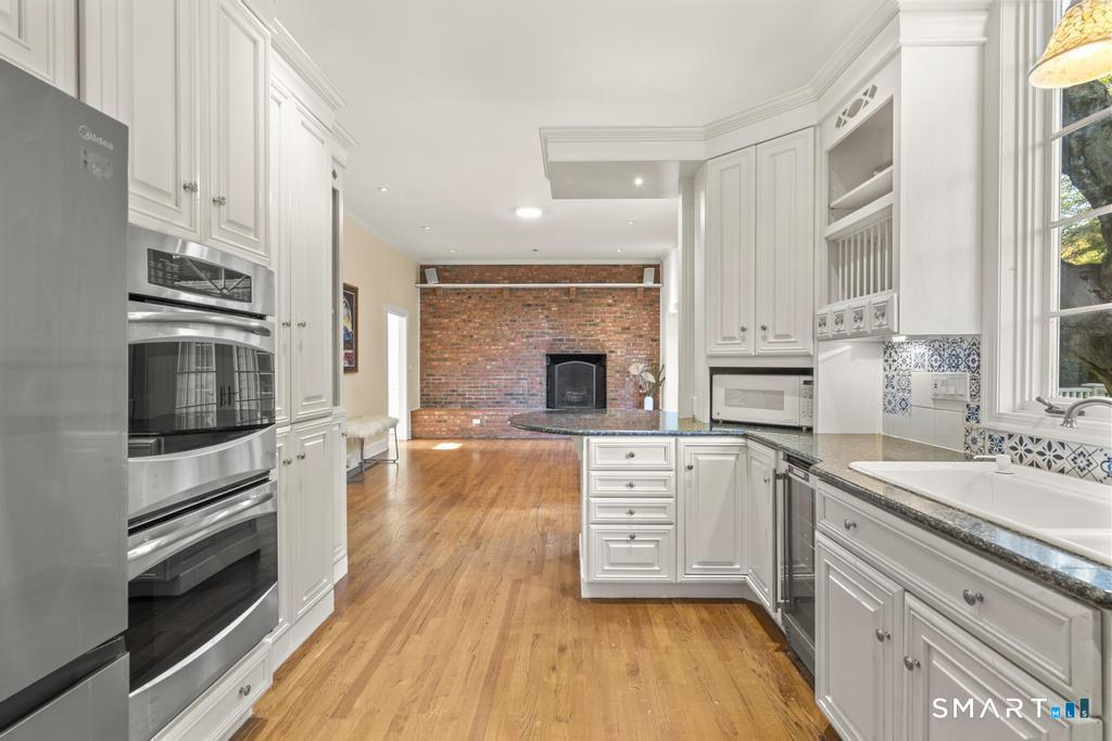 152 West River Street photo 11