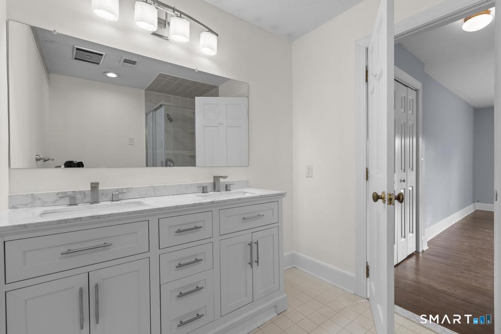 152 West River Street photo 27