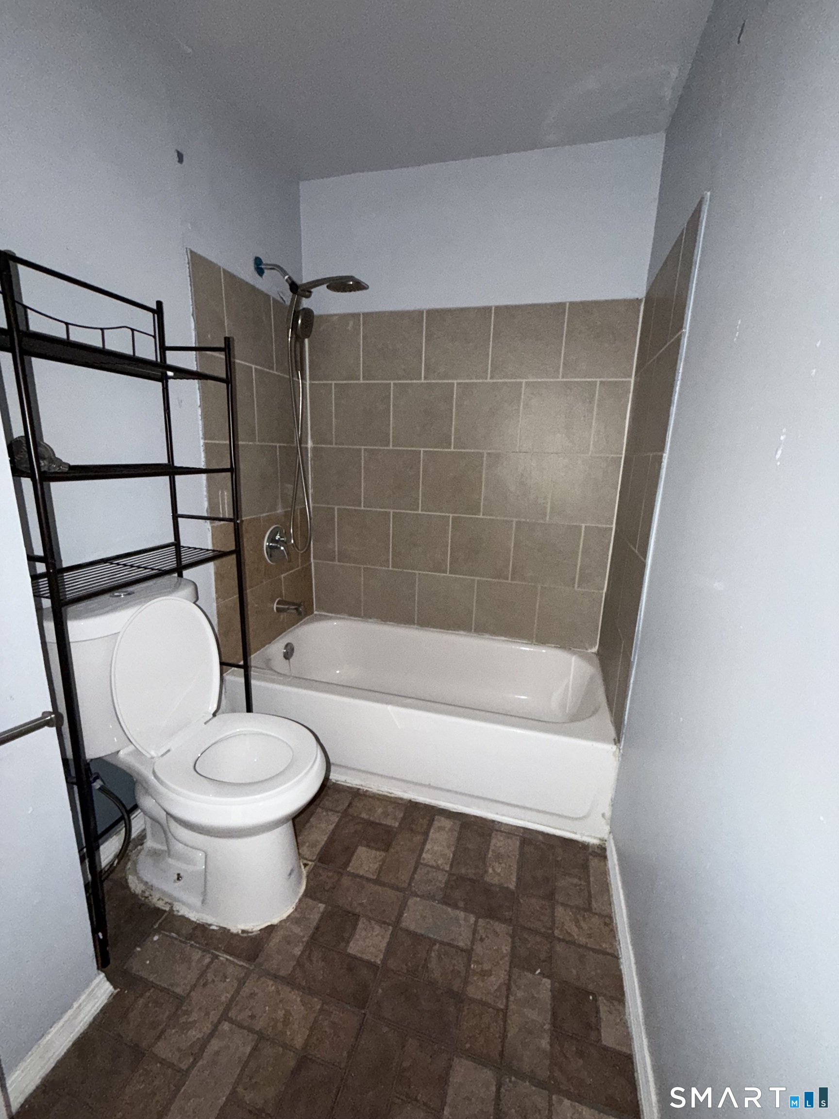 69 Lounsbury Street