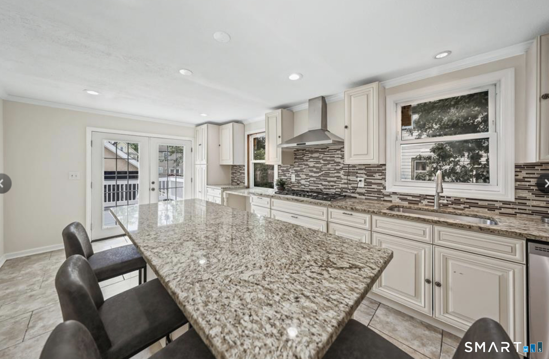 145 Dewey Street photo 18