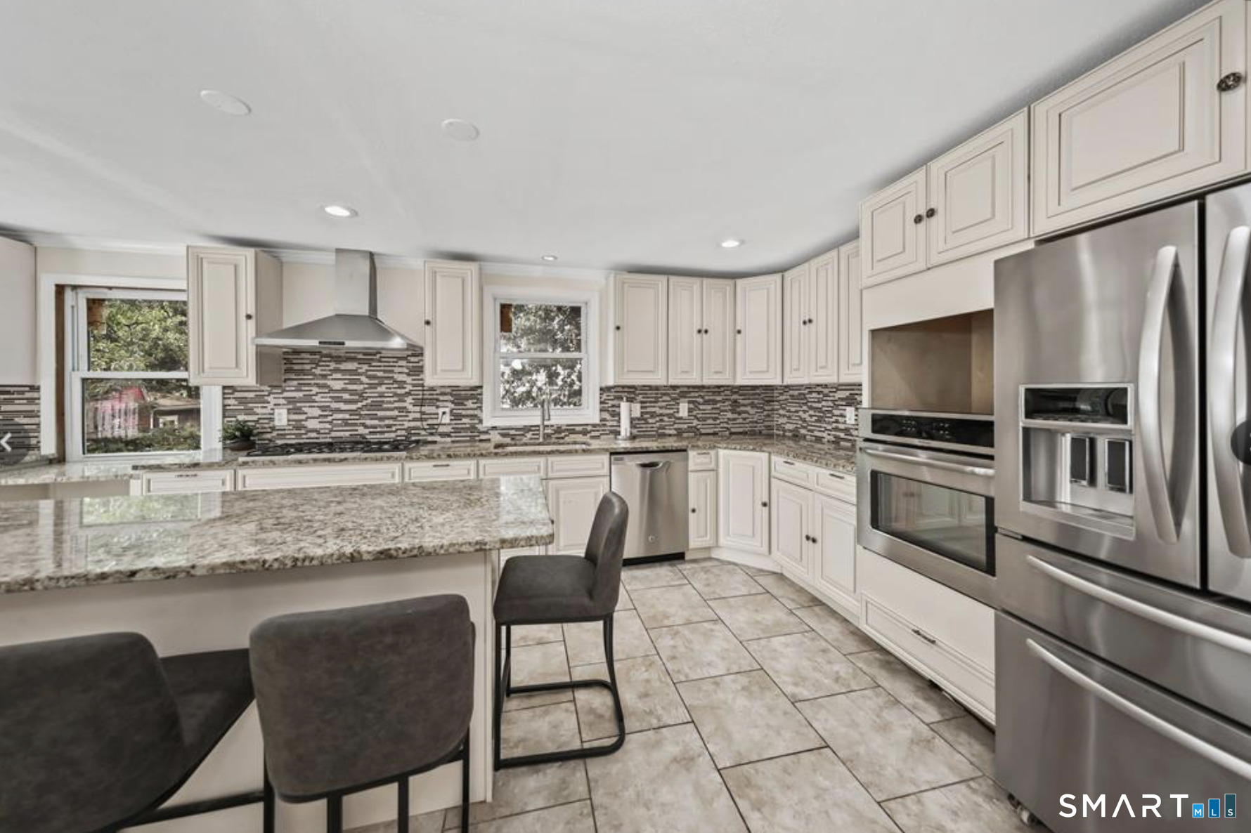 145 Dewey Street photo 19