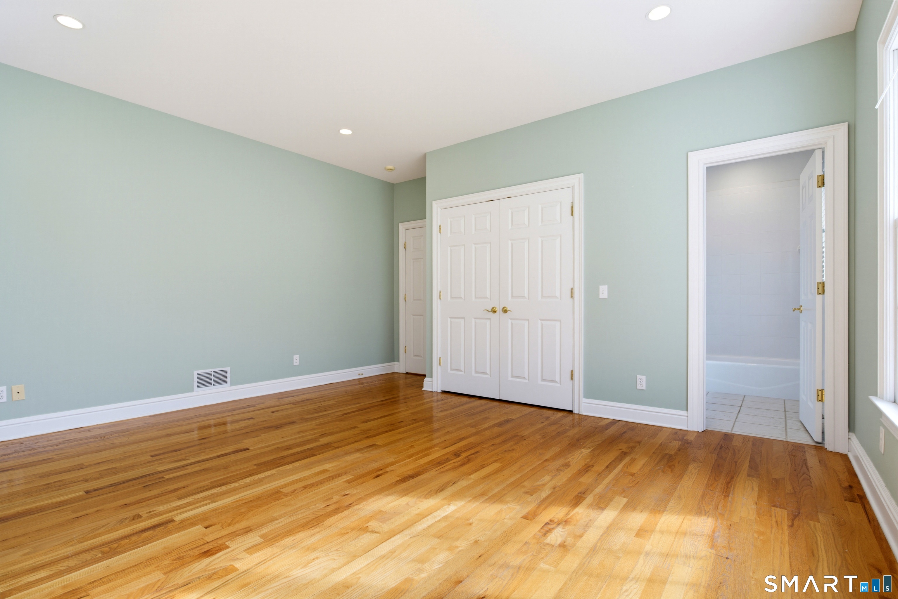 24 Langner Lane photo 16