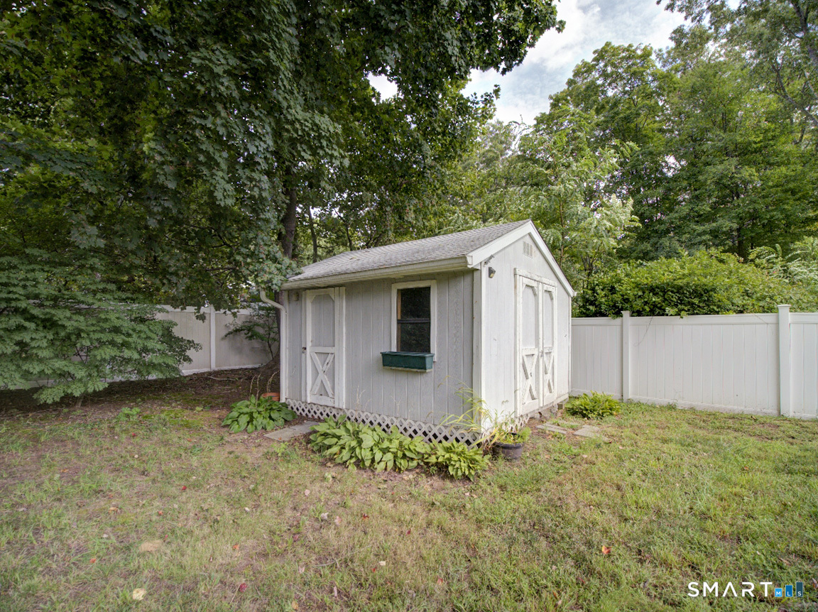 197 Maple Avenue photo 39