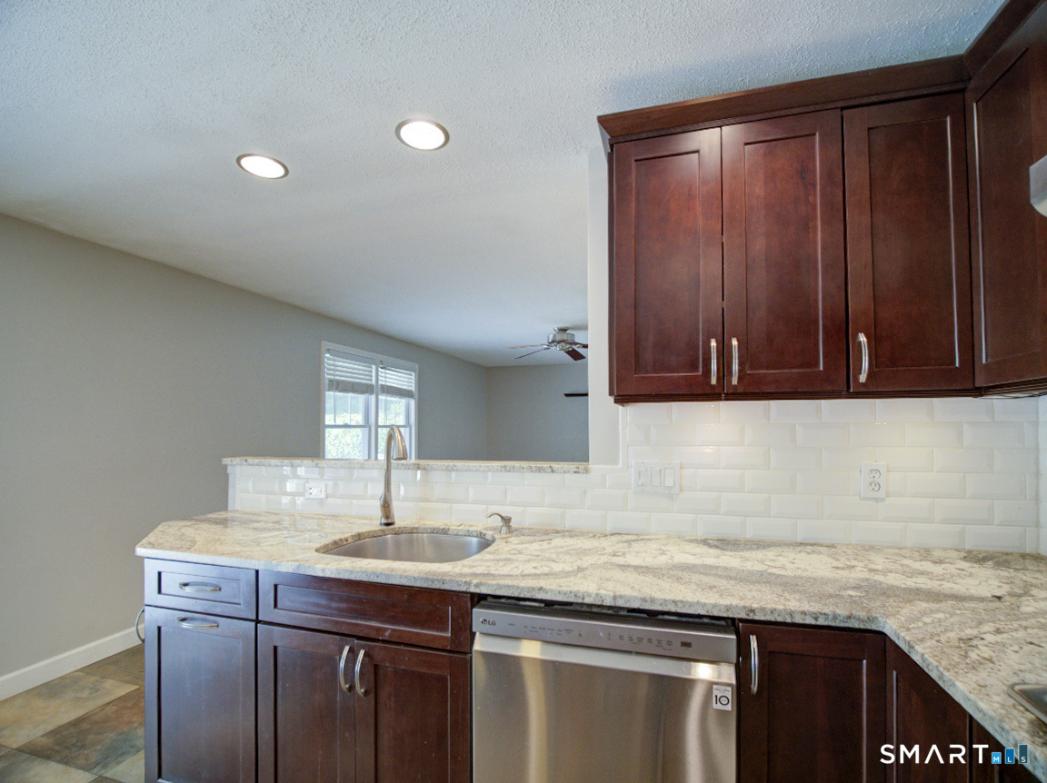 197 Maple Avenue photo 25