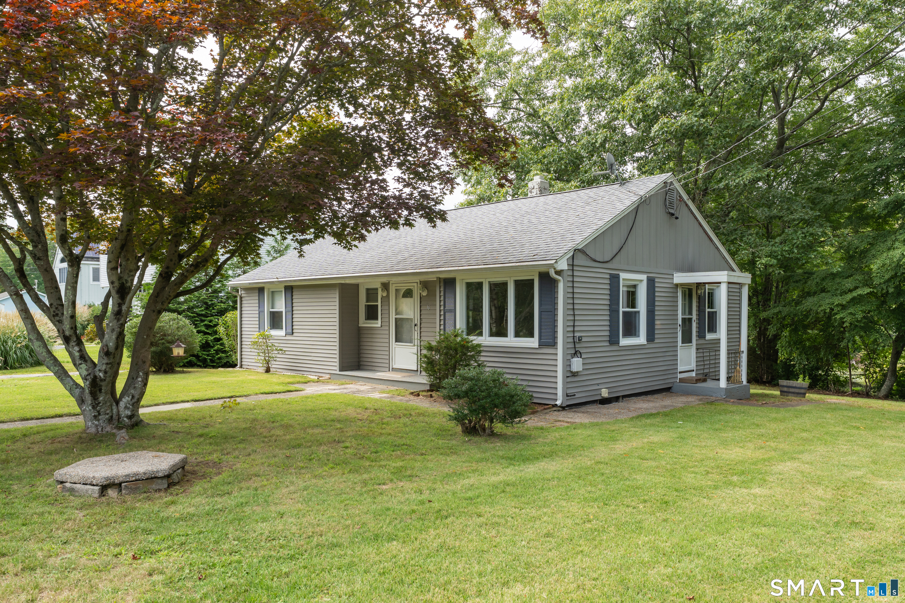 16 Pattagansett Drive photo 2
