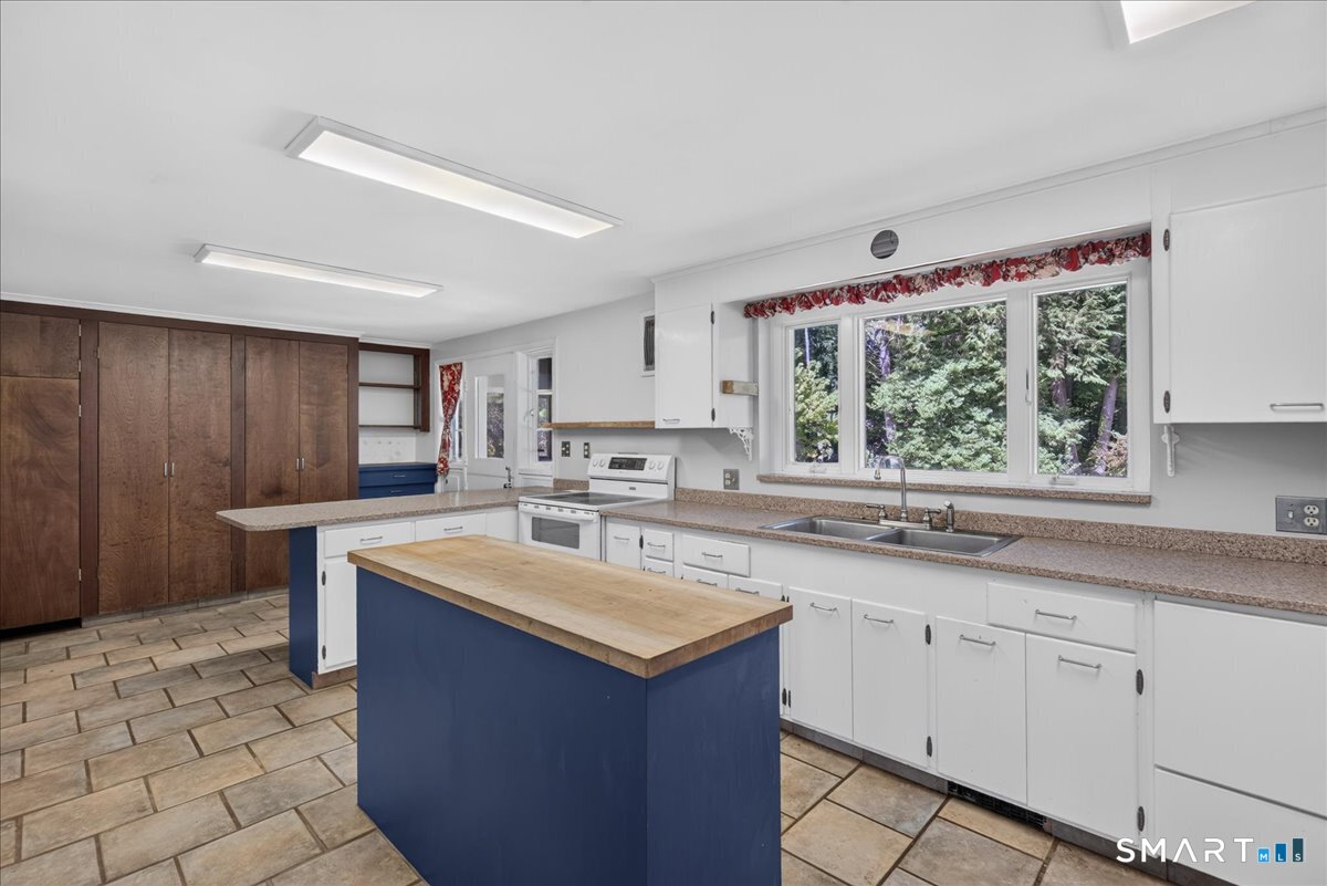 333 Mansfield Road photo 9