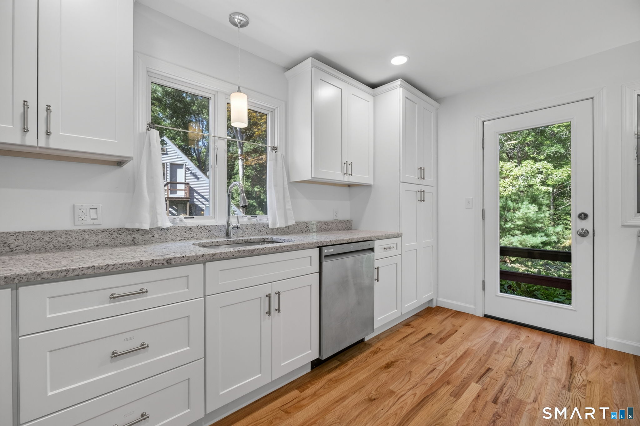 9 Mansewood Road, Old Lyme, CT 06371