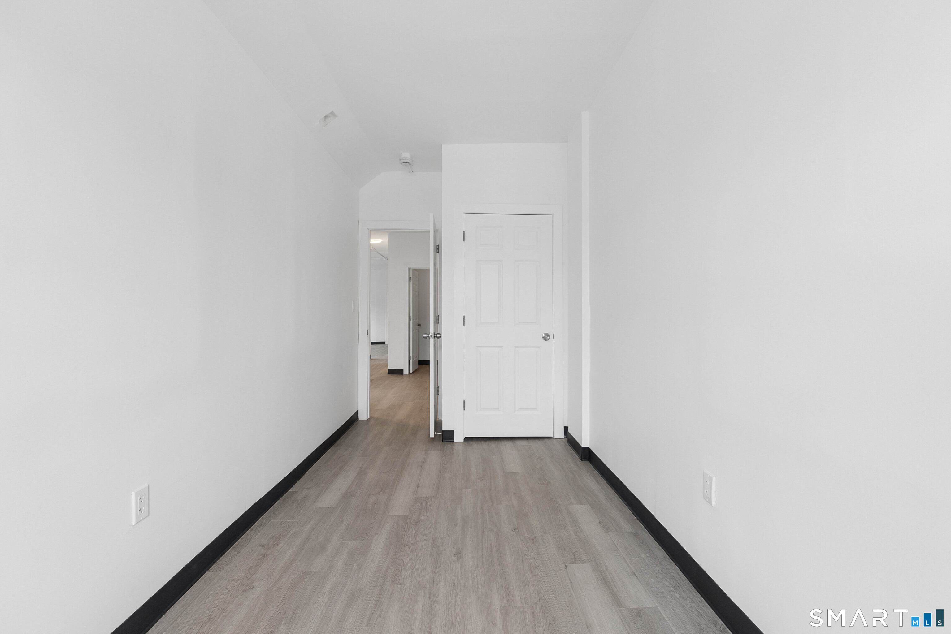654 Park Street photo 5