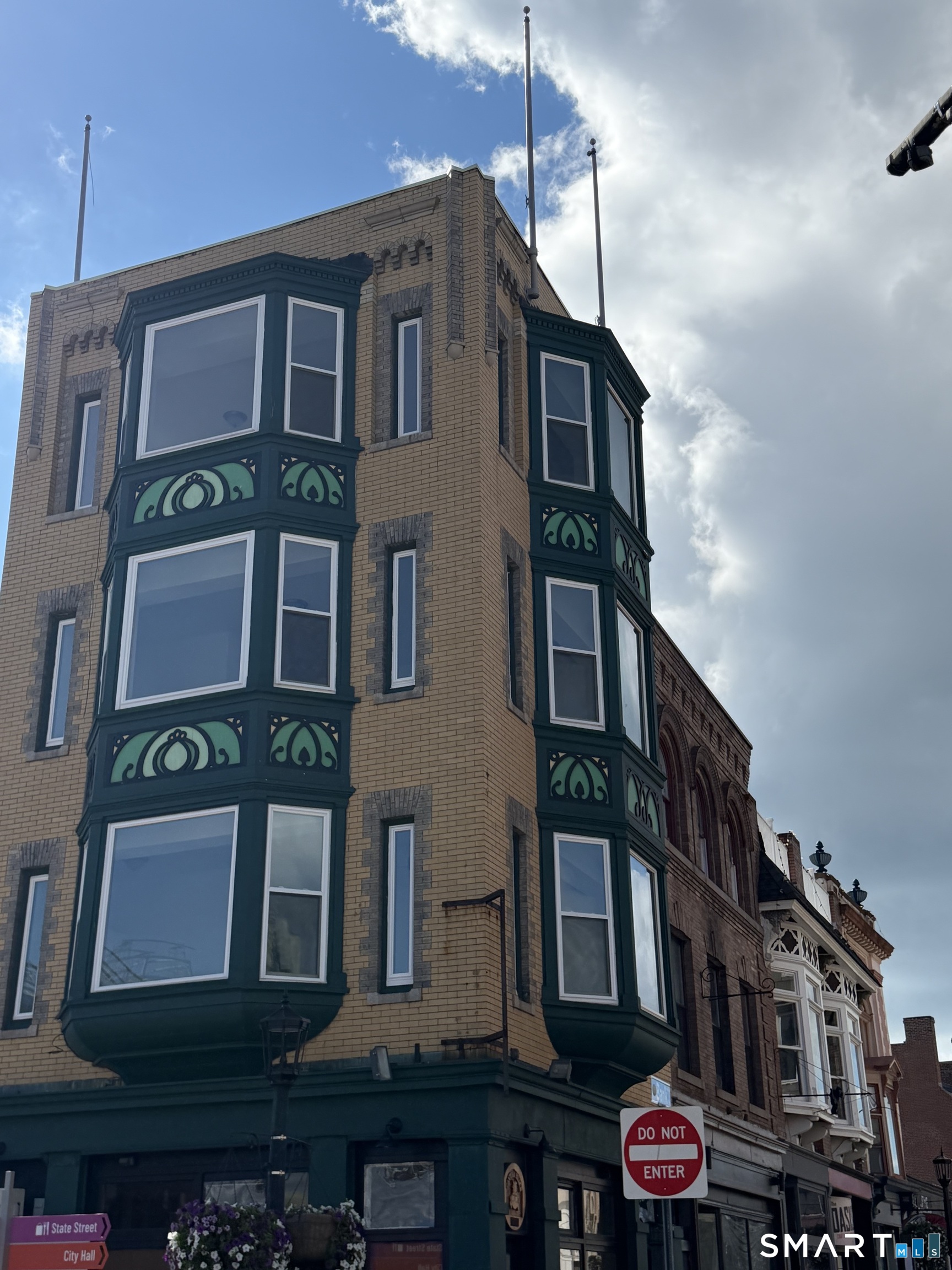 2 Bank Street