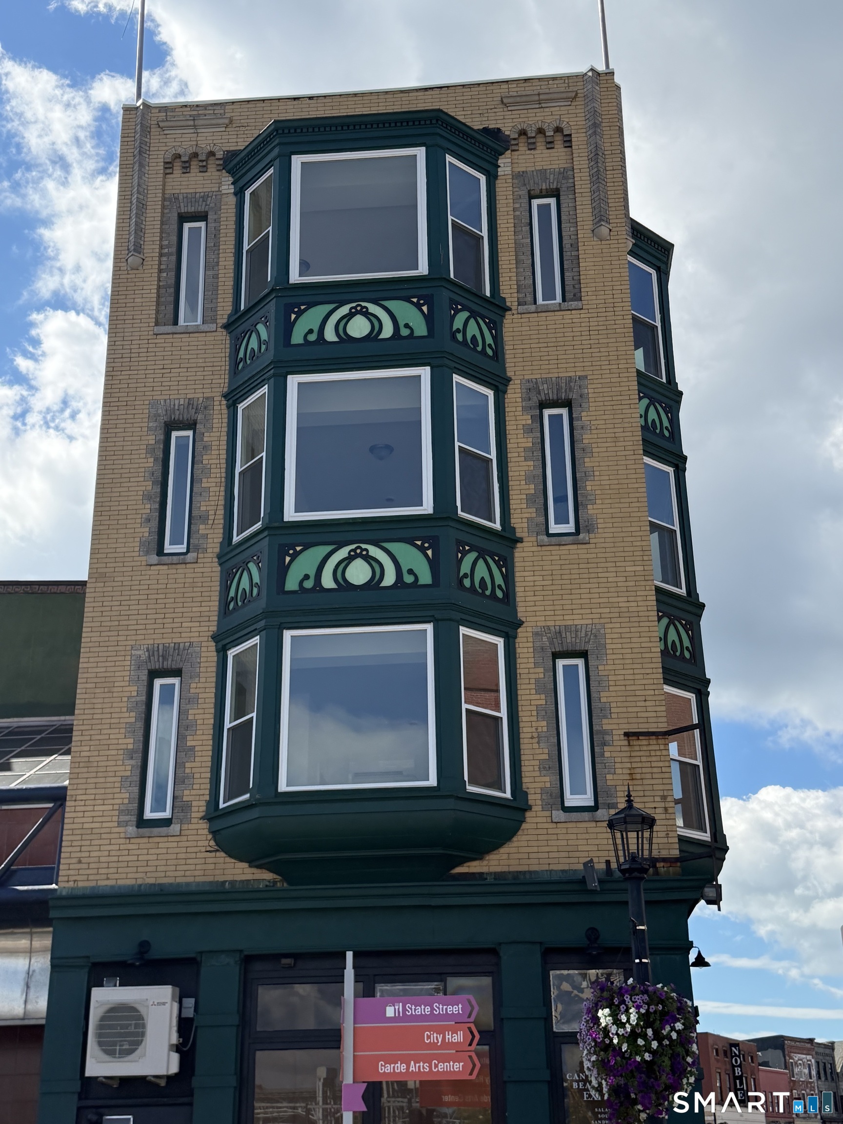 2 Bank Street photo 2