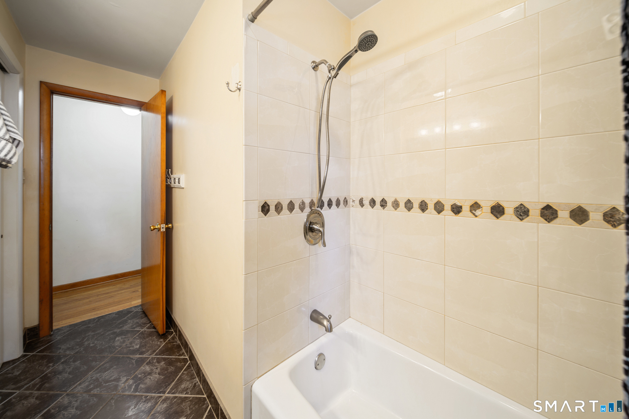 121 Bridgeview Place photo 23