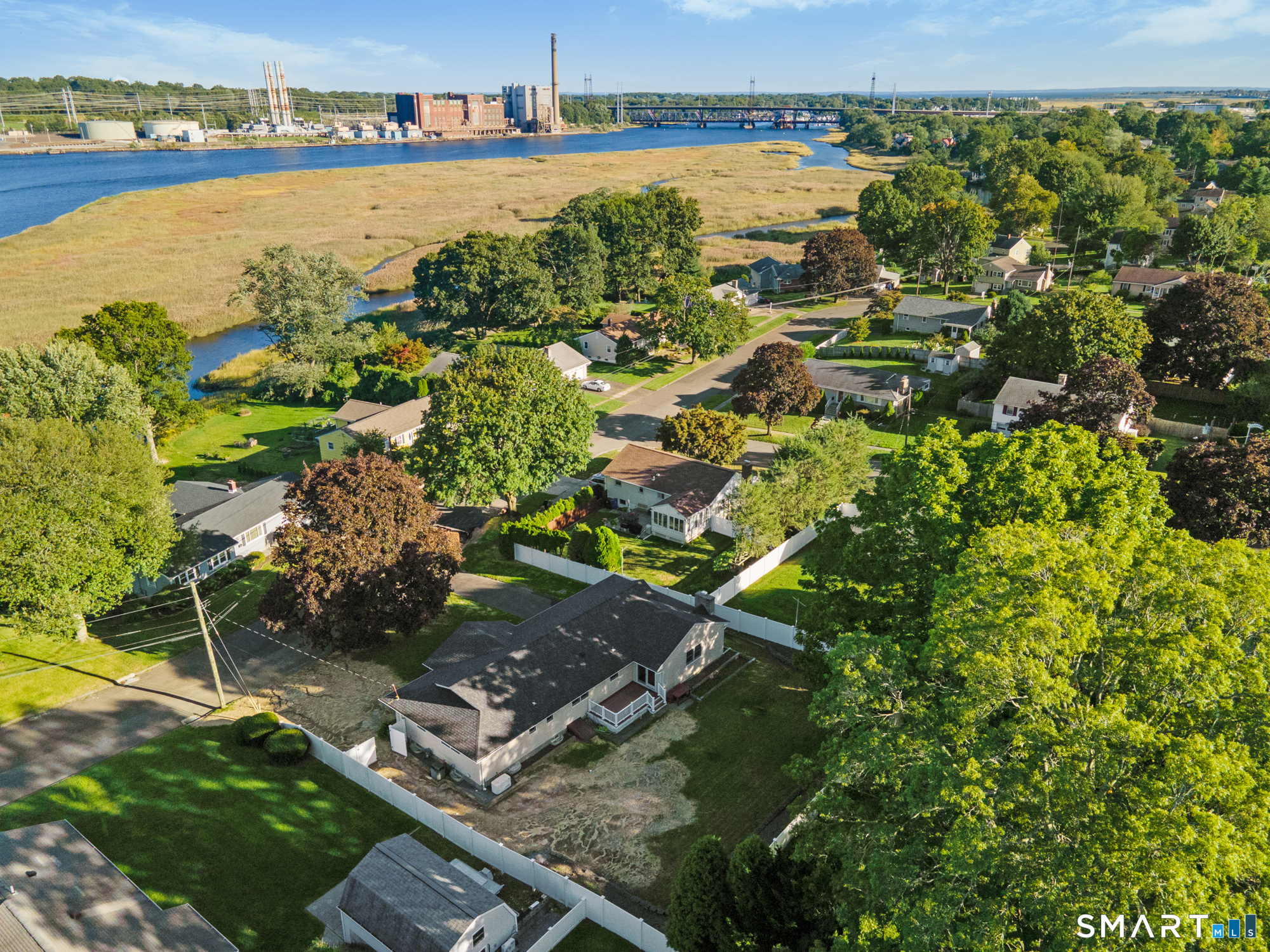 121 Bridgeview Place photo 37