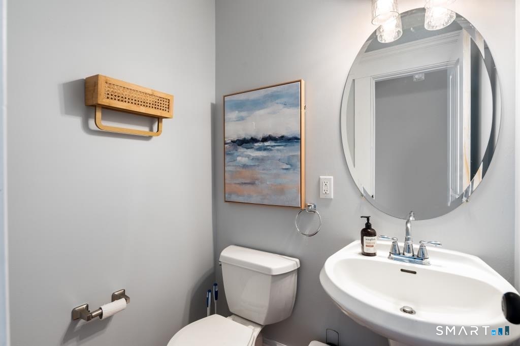Foto 8 de Casa en venta en 4 Fleetwood Lane, Brookfield, CT — $709,000