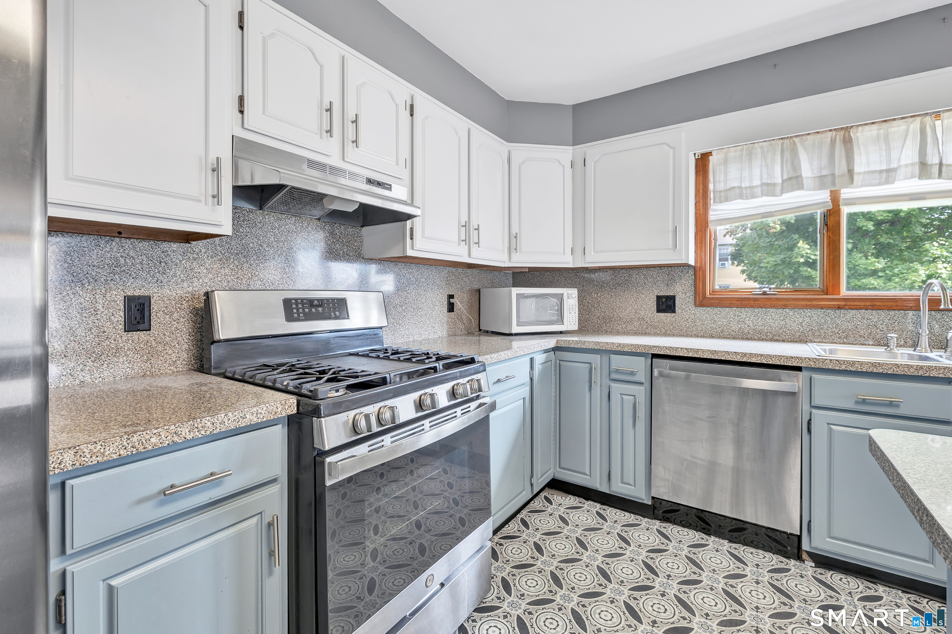 72 Bennett Avenue photo 18