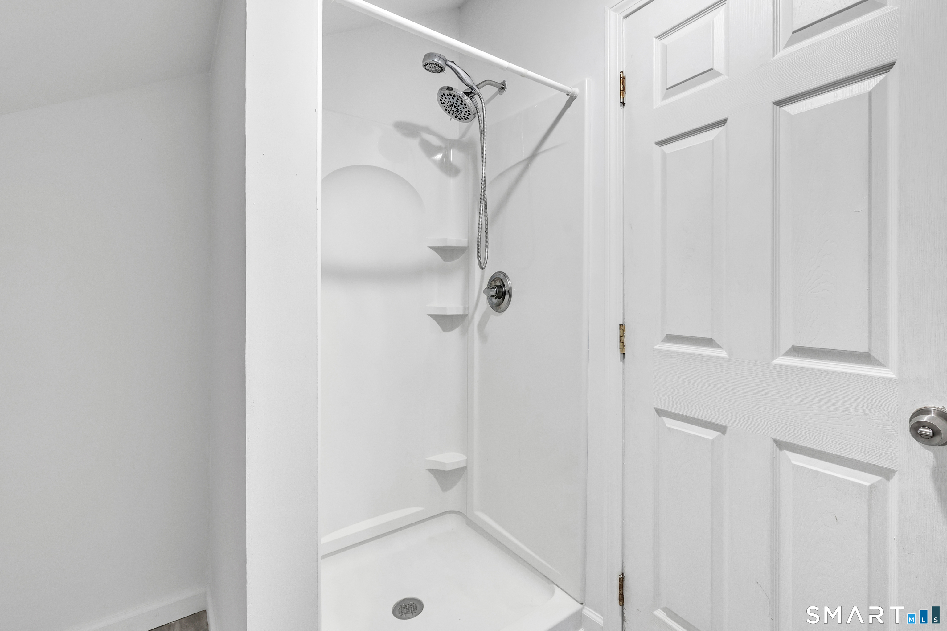 72 Bennett Avenue photo 32