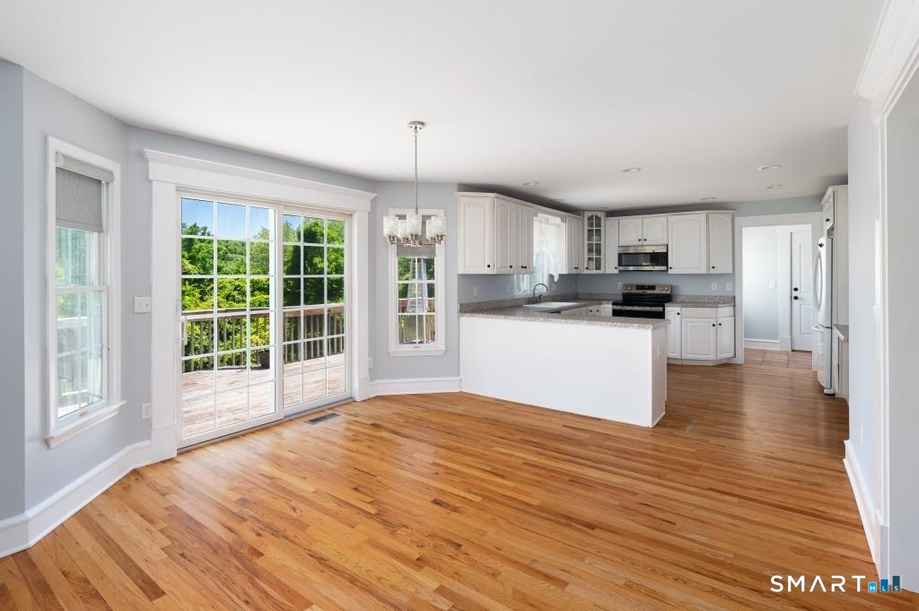 Foto 9 de Casa en venta en 4 Fleetwood Lane, Brookfield, CT — $709,000
