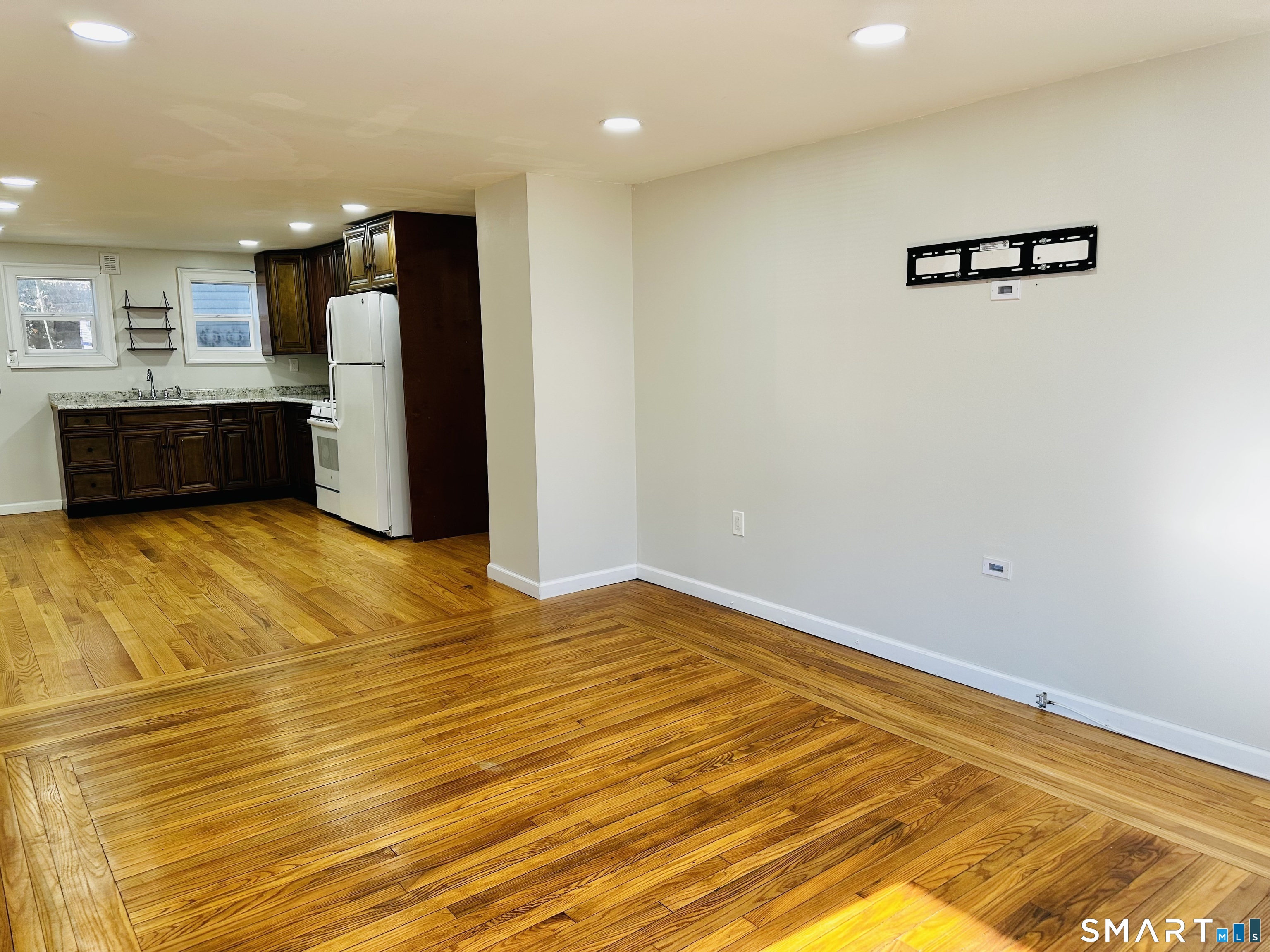 49 Pleasant Street photo 5