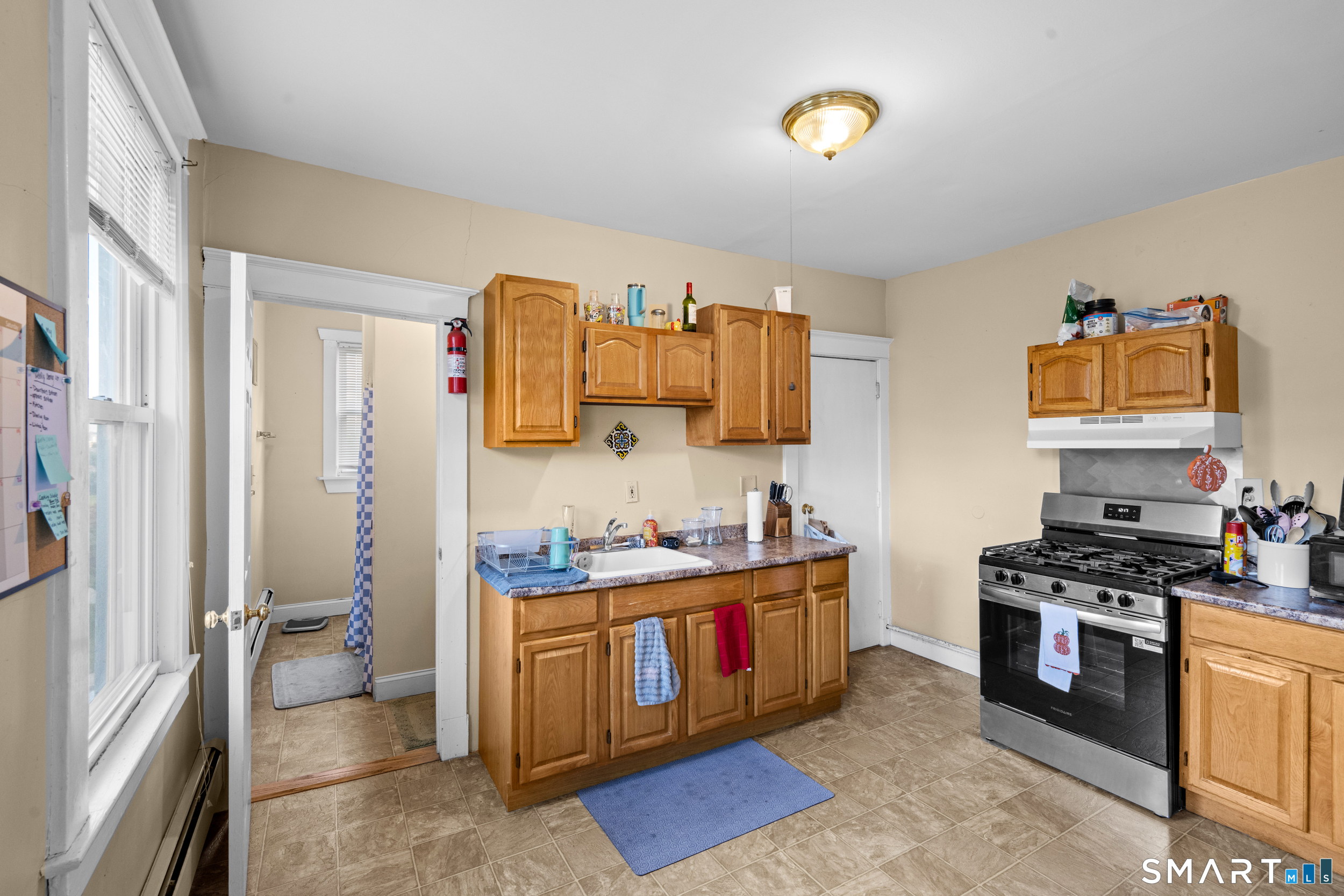 88 Riverview Avenue, New London, CT 06320