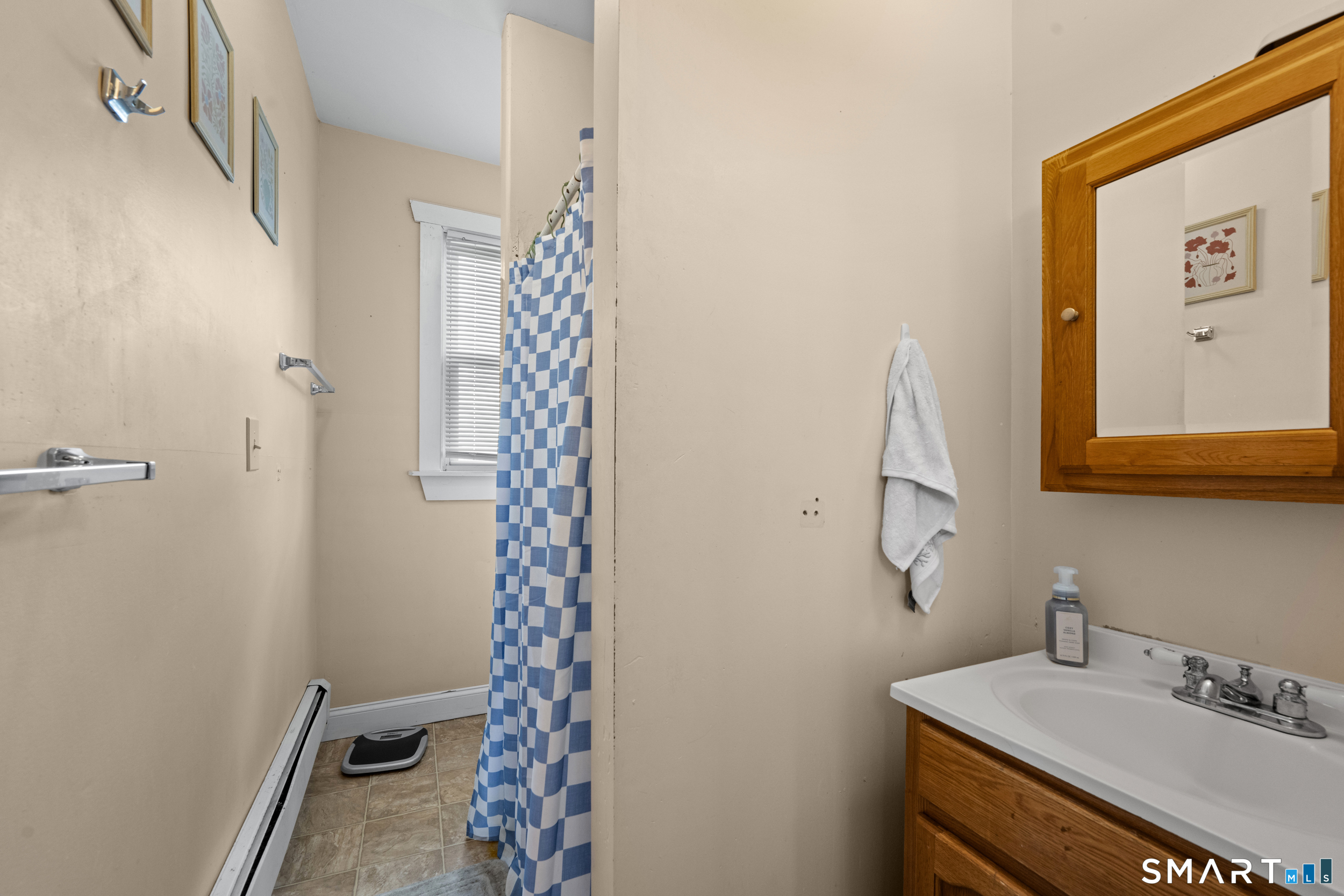 88 Riverview Avenue, New London, CT 06320