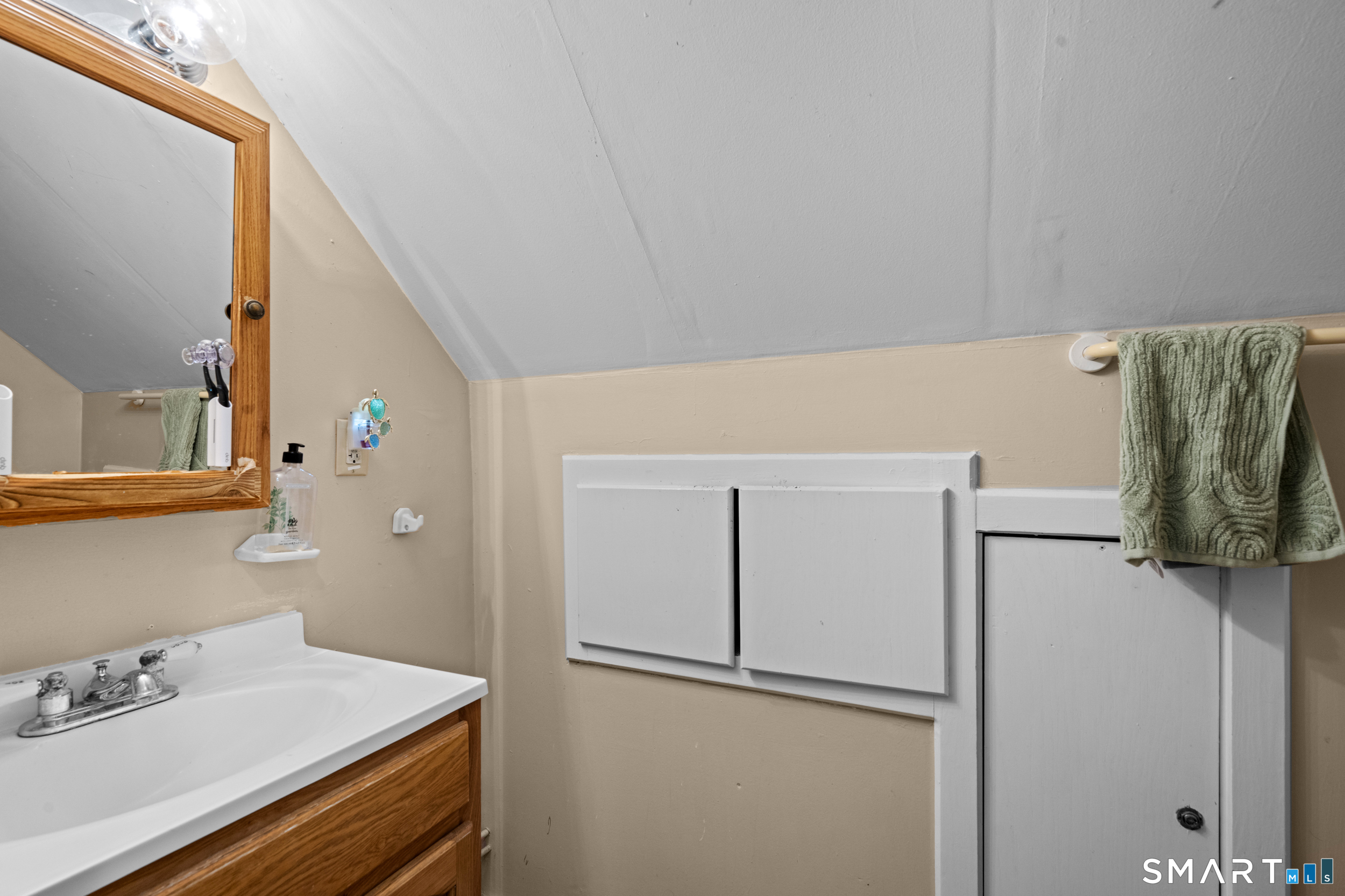 88 Riverview Avenue, New London, CT 06320