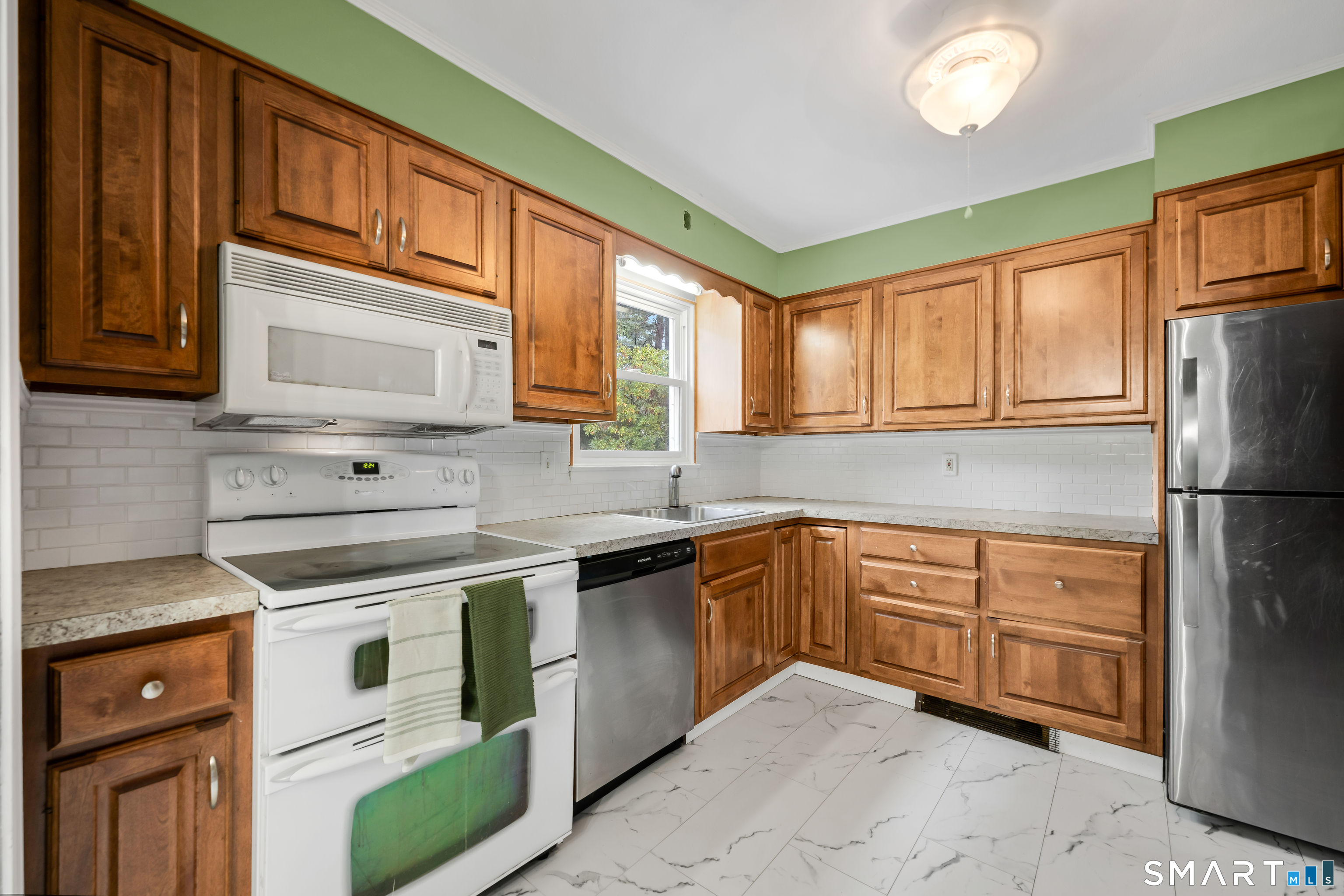 85 Renee Street photo 11
