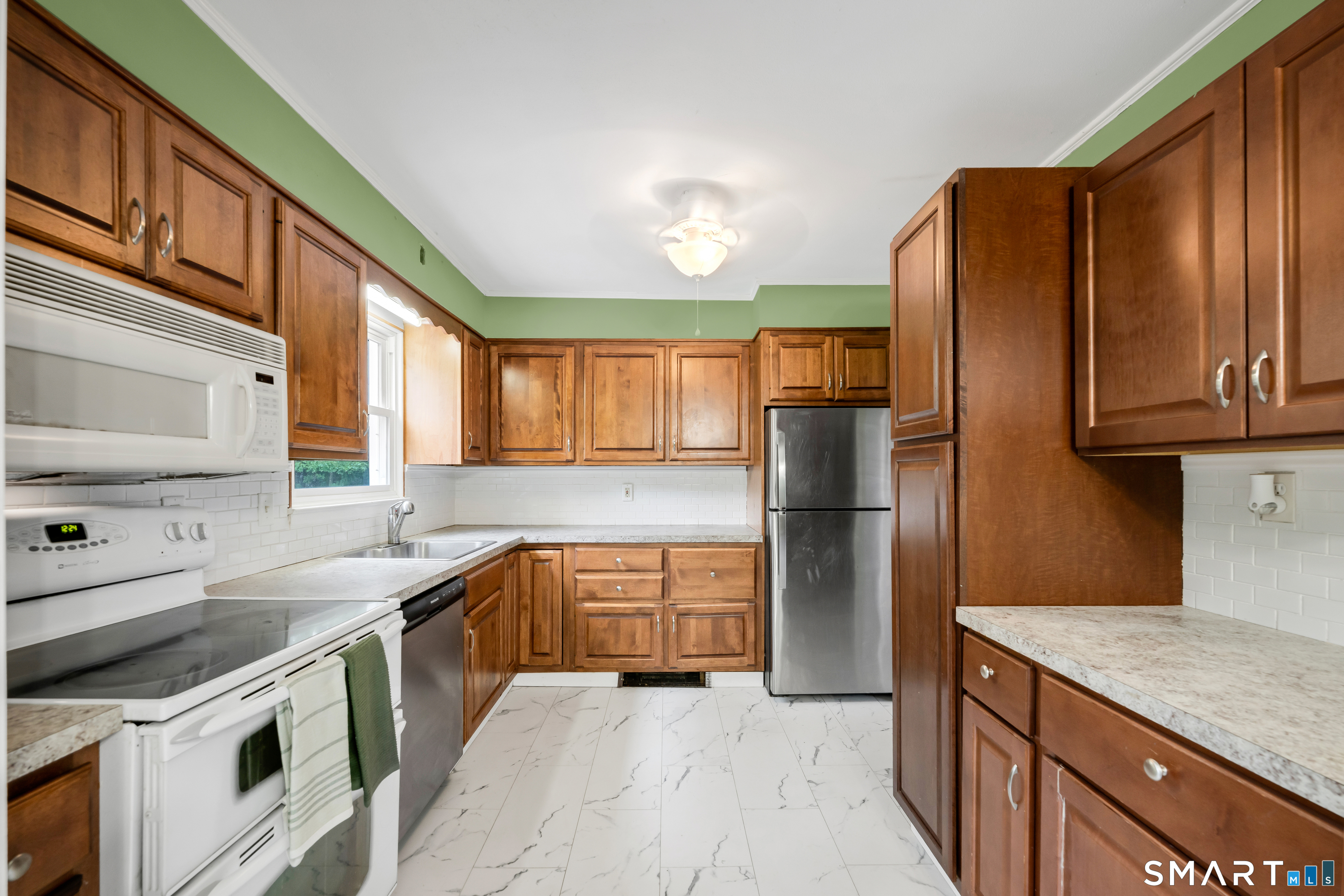 85 Renee Street photo 12