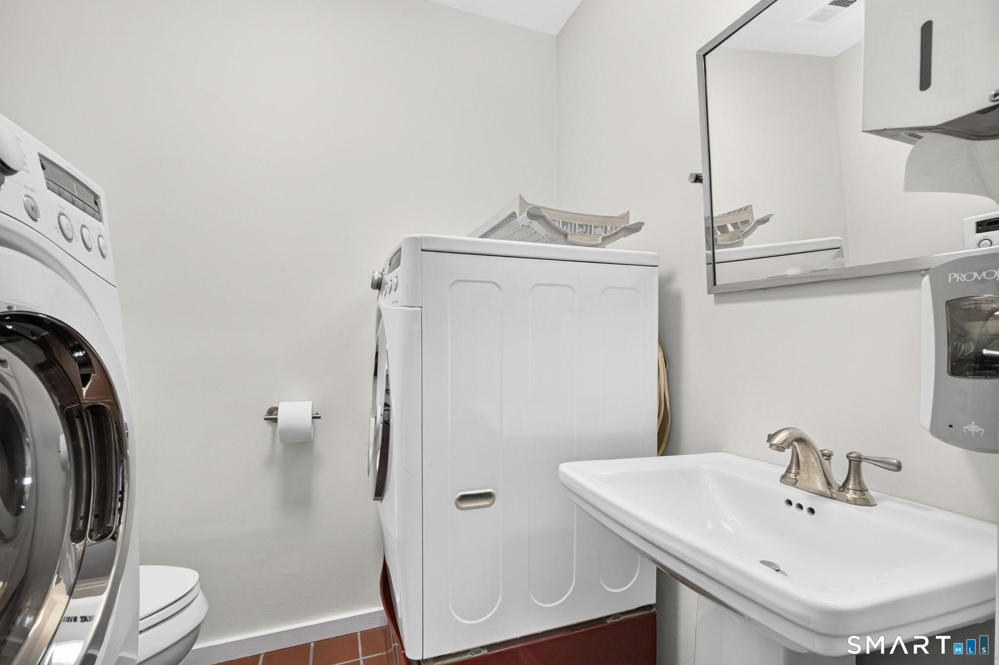 621 Chapel Street Unit #B photo 7