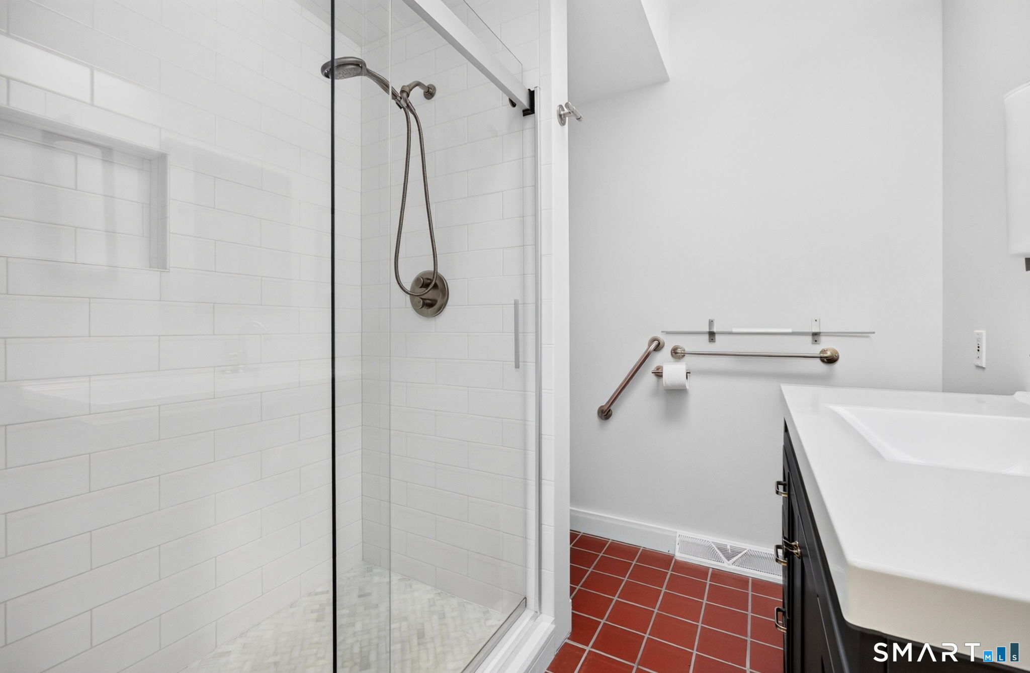 621 Chapel Street Unit #B photo 14