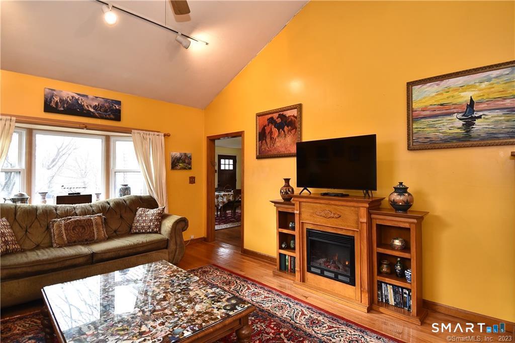 32 Barton Circle photo 10