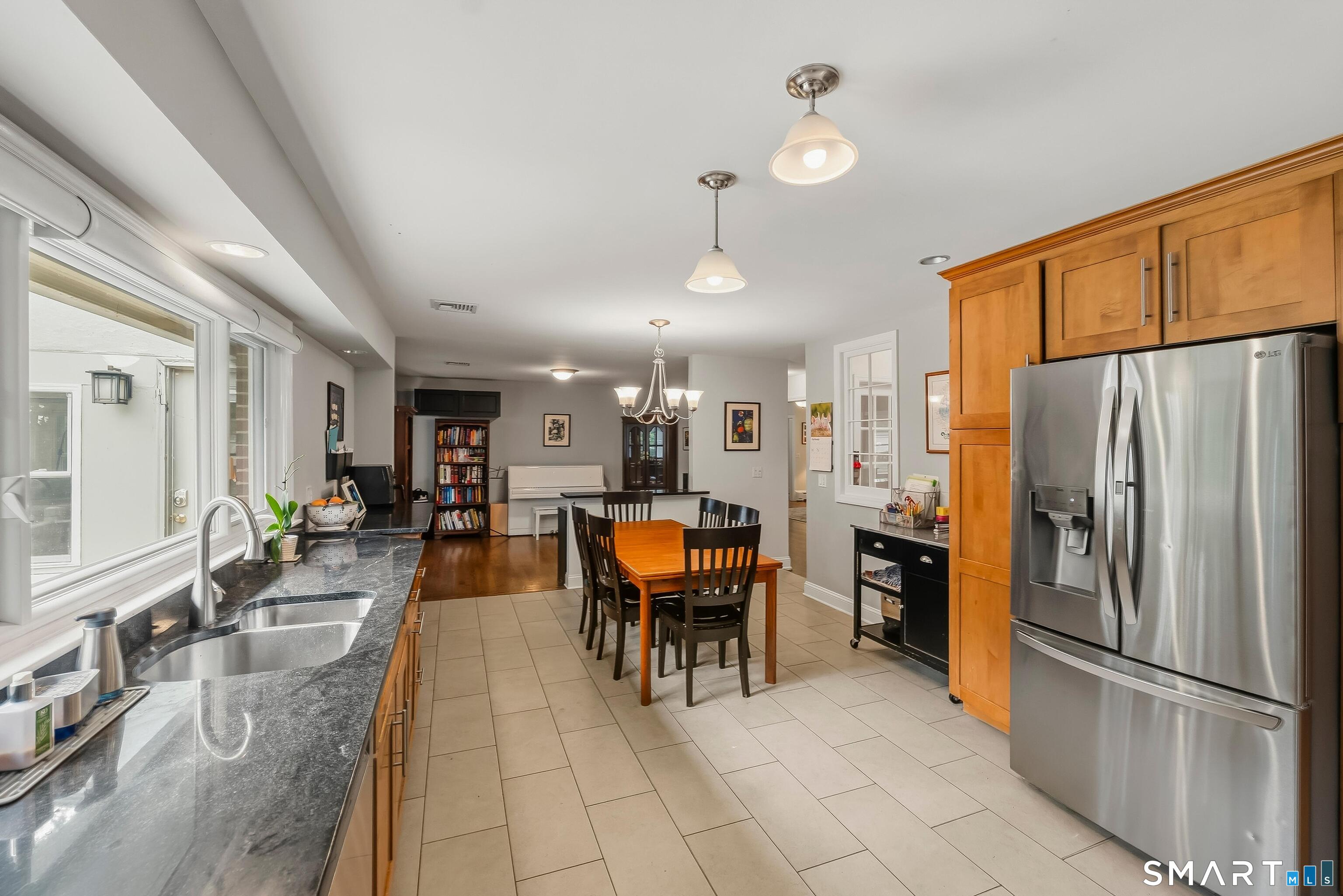211 Old Farm Road photo 10