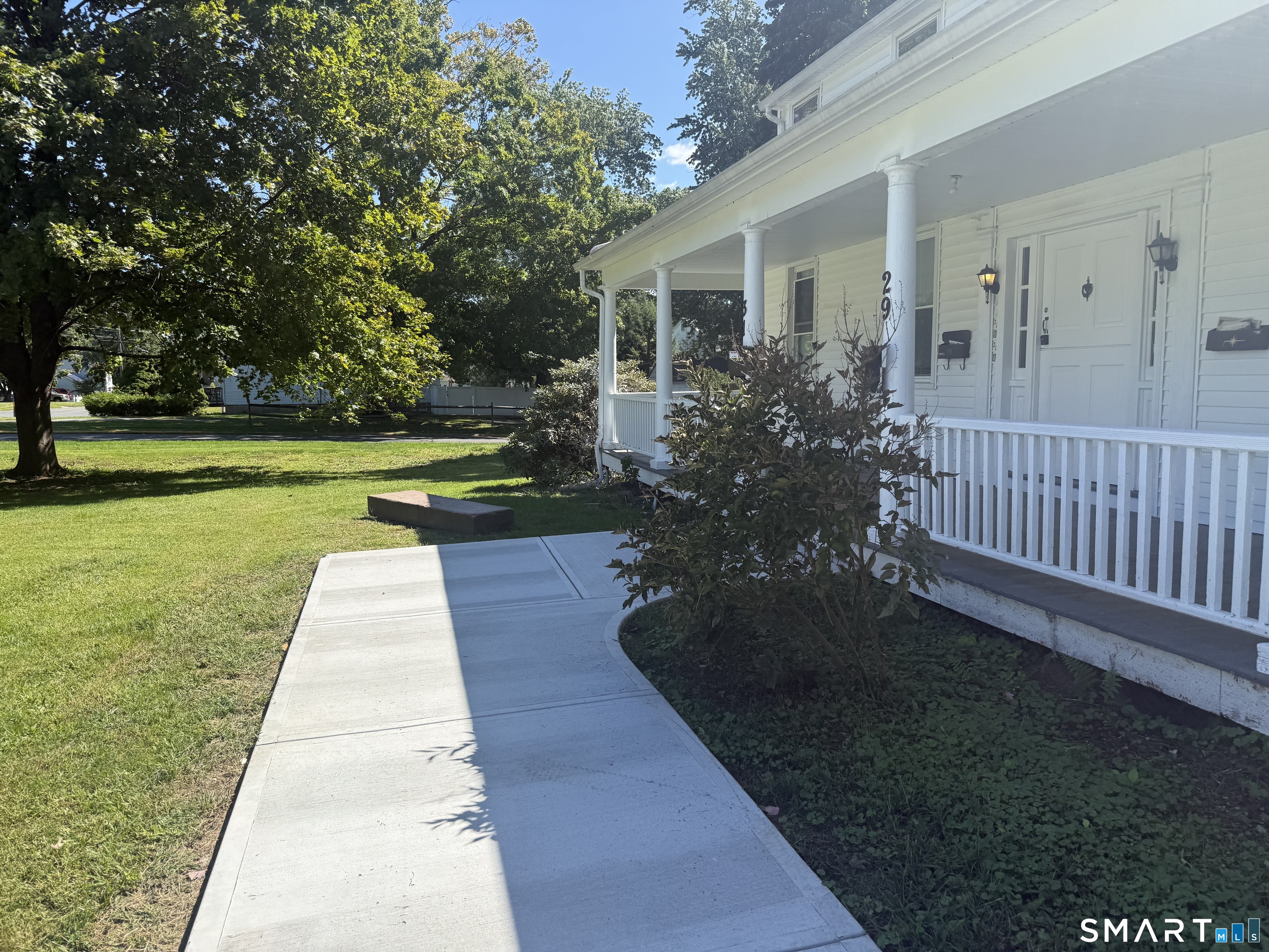 29 Glastonbury Avenue photo 2