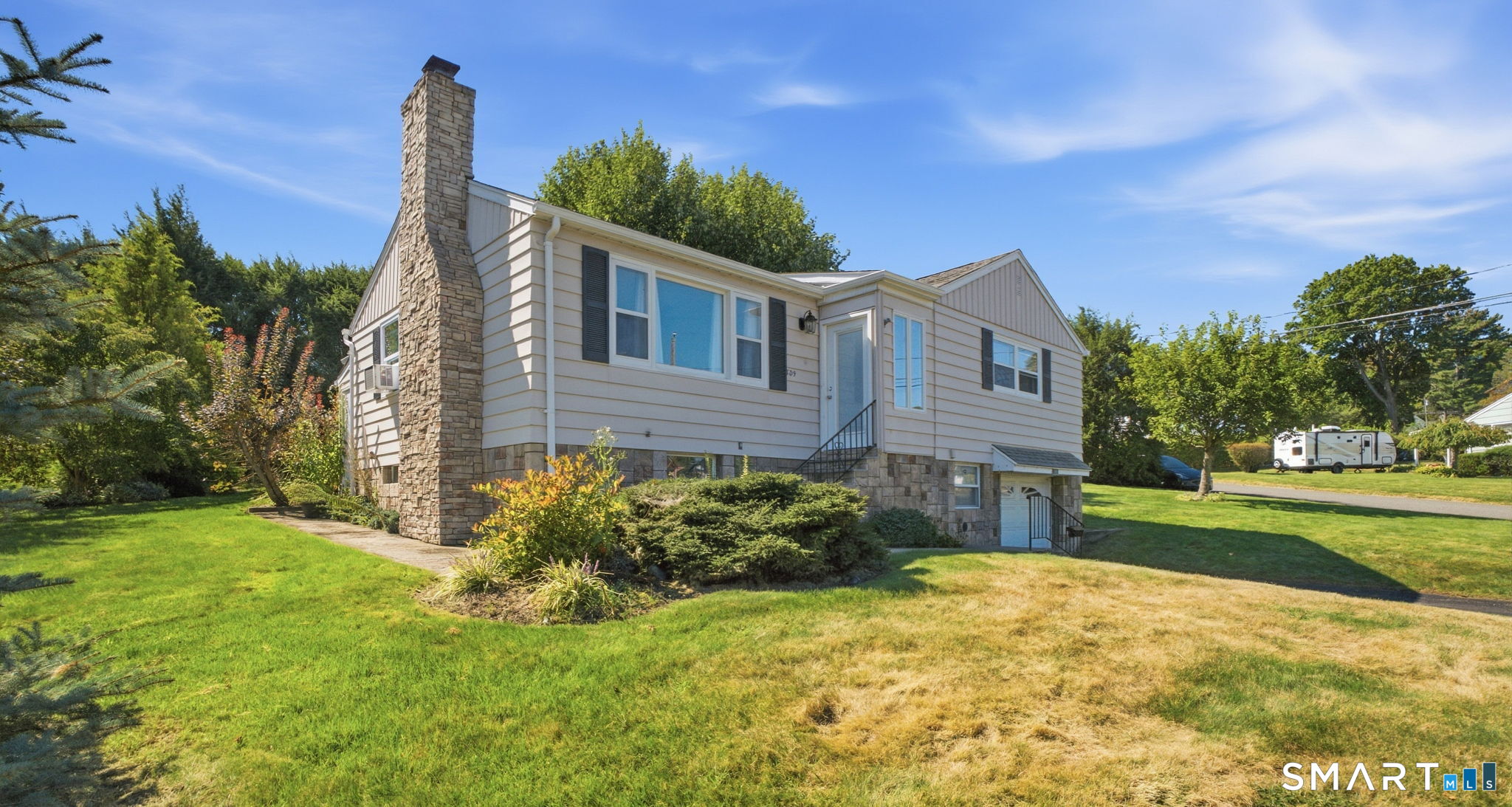 Photo 1 of Single family home for sale at 709 Bunker Hl Ave, Waterbury, CT 06708 | MLS# 24206555 | Listing updated on 2026-09-22