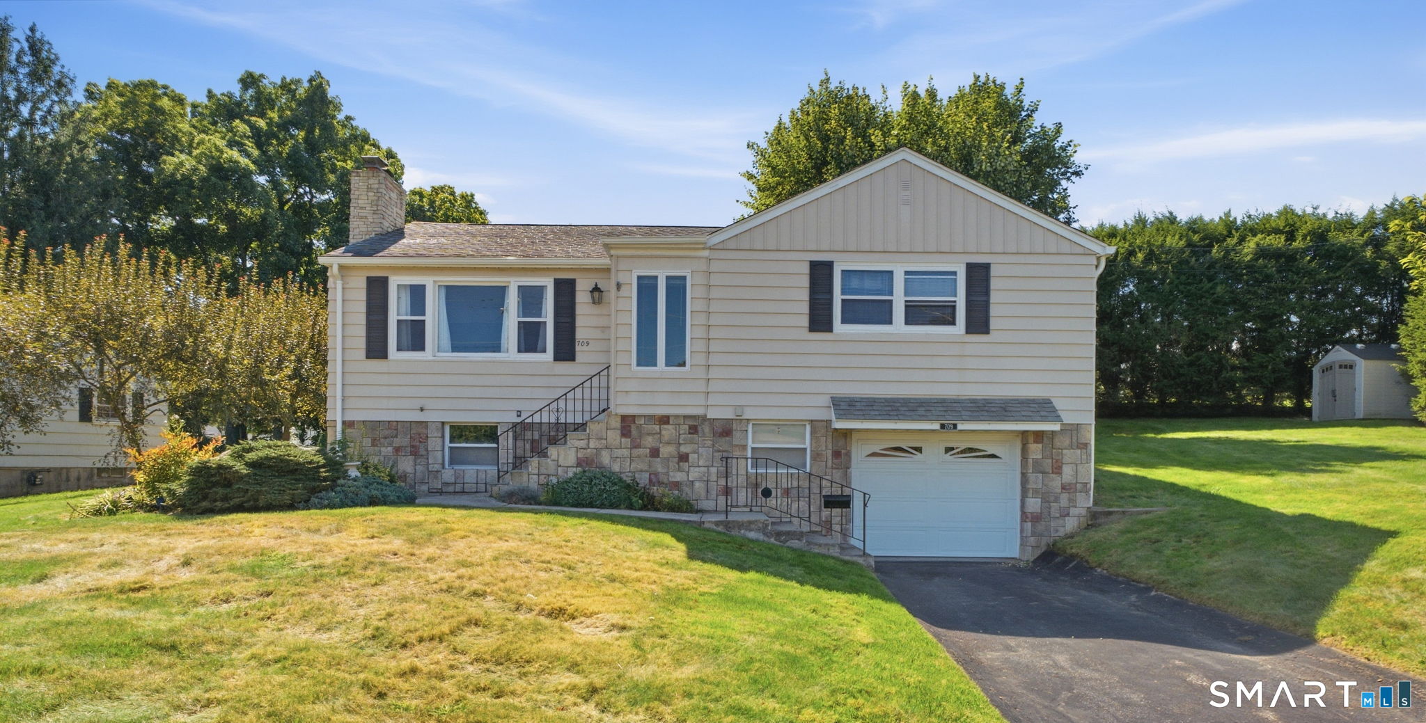 Photo 2 of Single family home for sale at 709 Bunker Hl Ave, Waterbury, CT 06708 | MLS# 24206555 | Listing updated on 2026-09-22