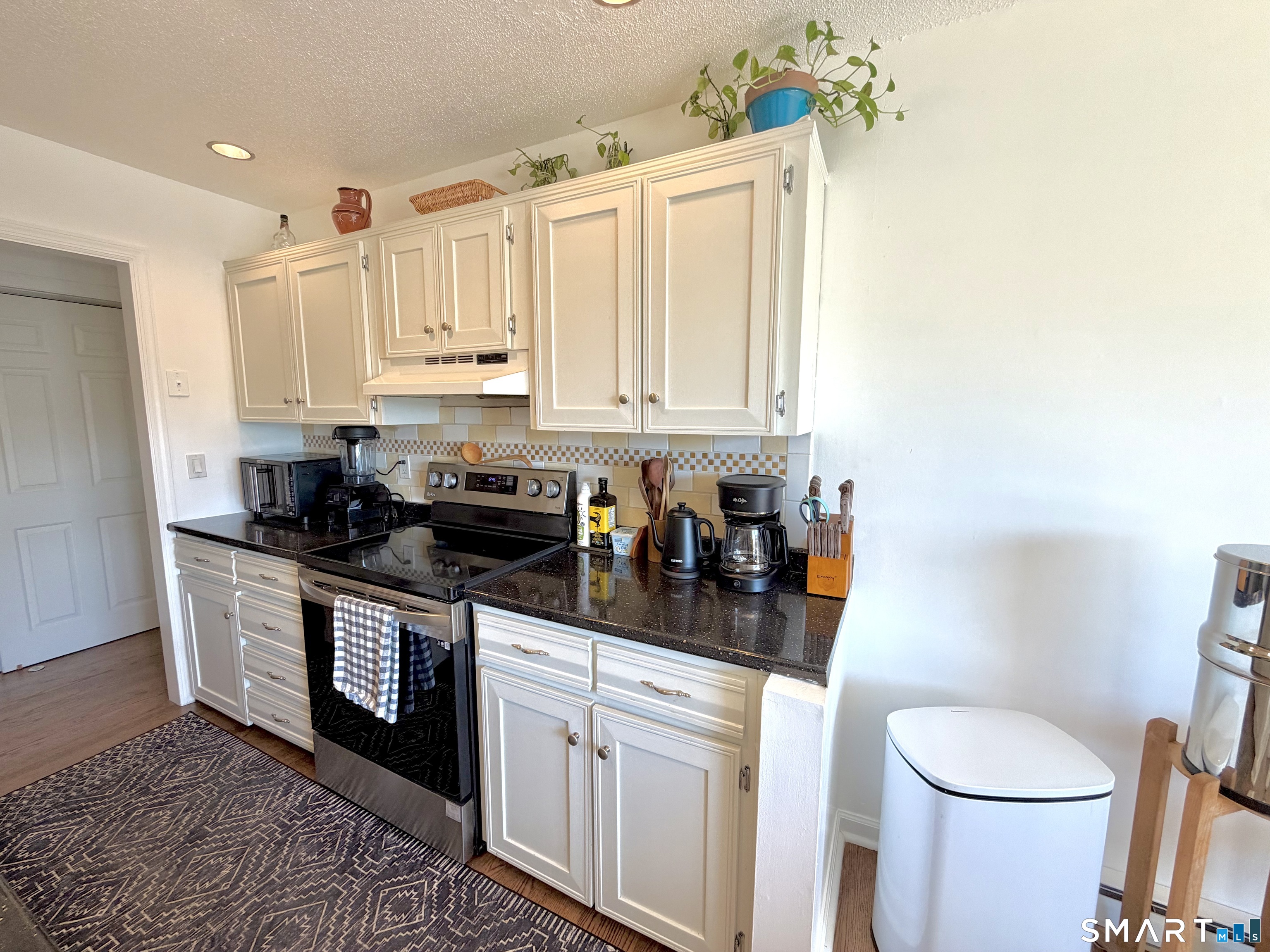 180 Glenbrook Road Unit #15 photo 7