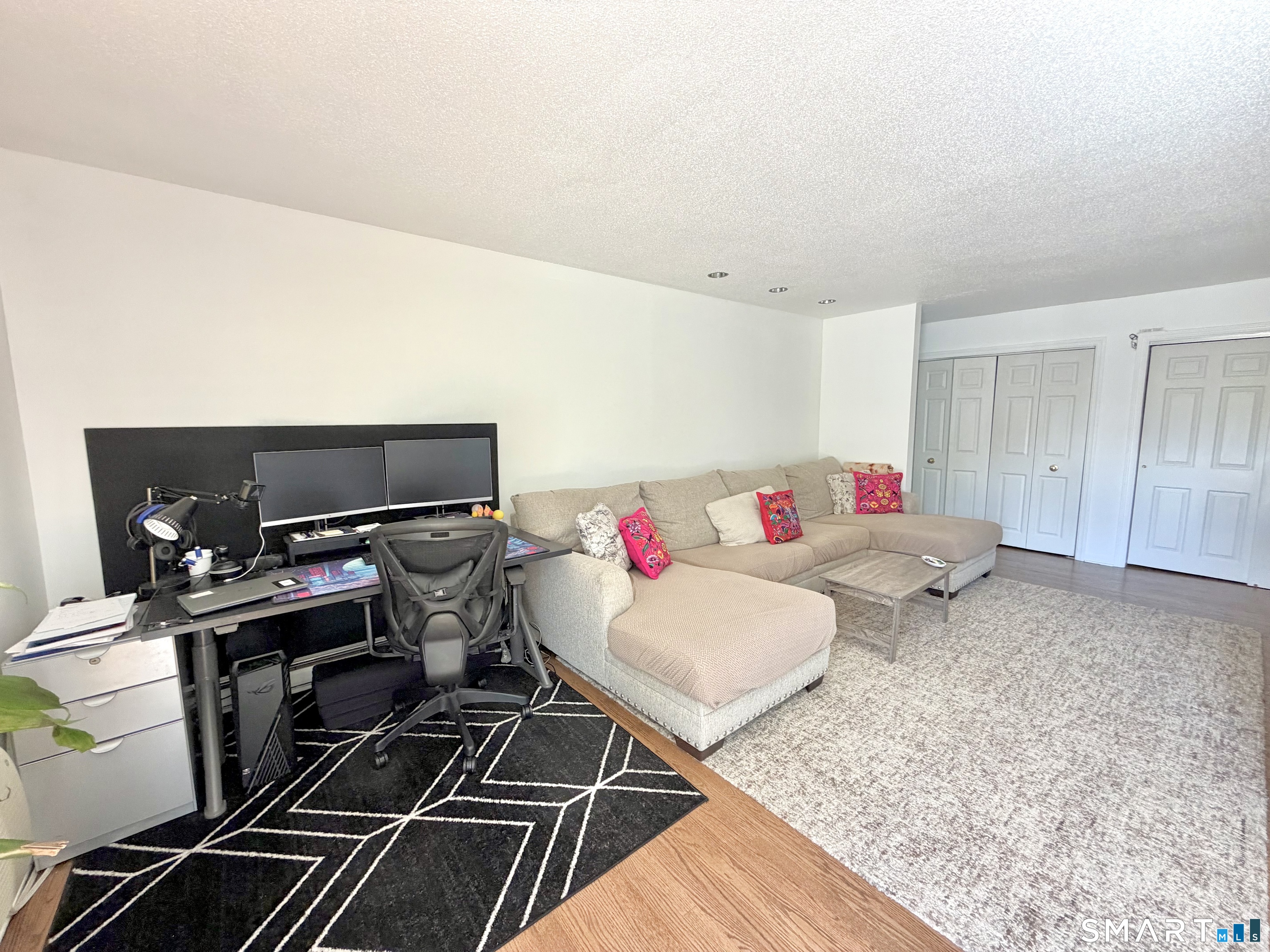180 Glenbrook Road Unit #15 photo 4