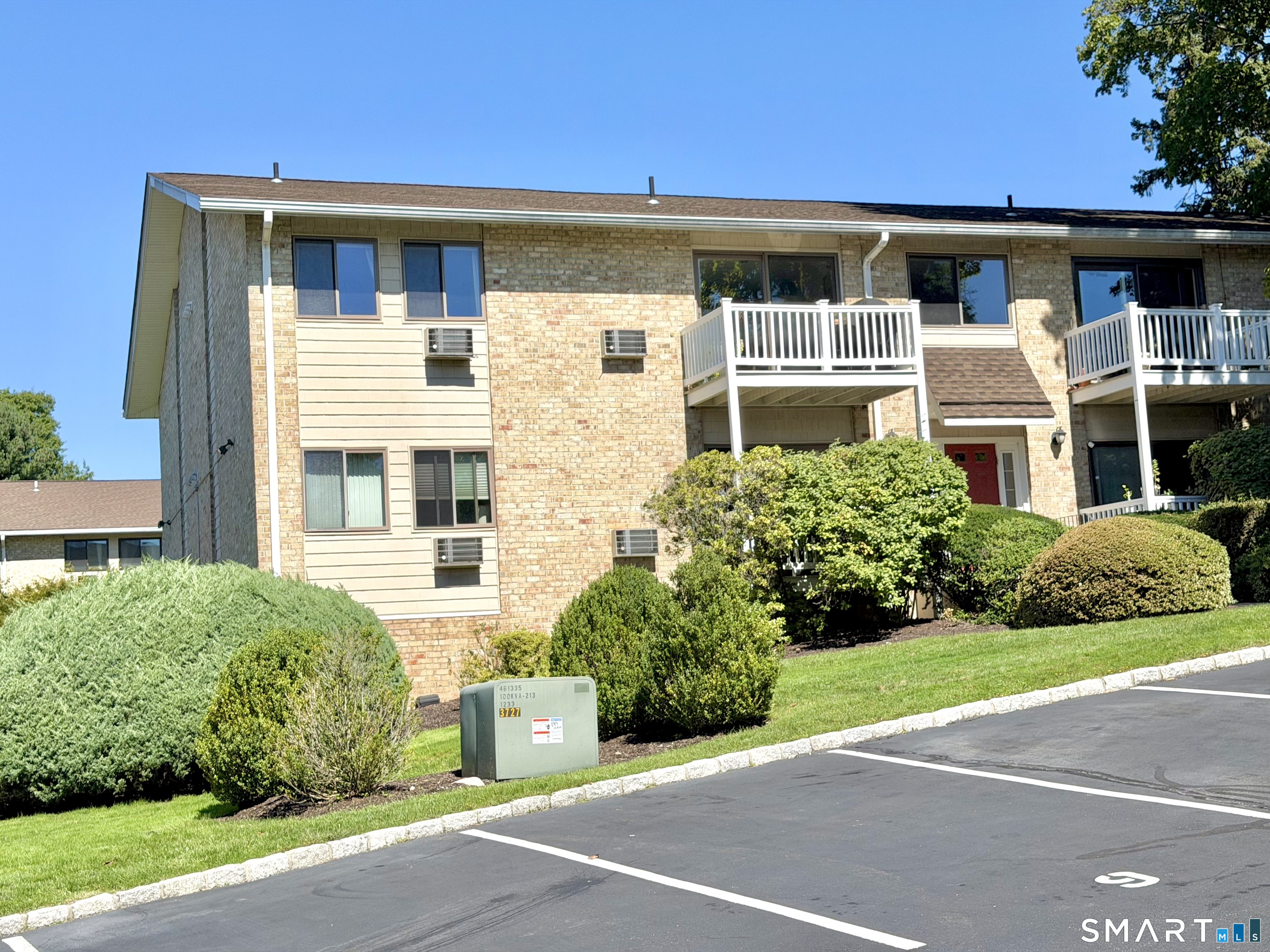 180 Glenbrook Road Unit #15