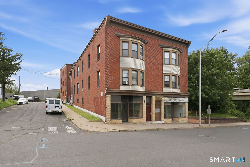 61 East Main Street photo 6