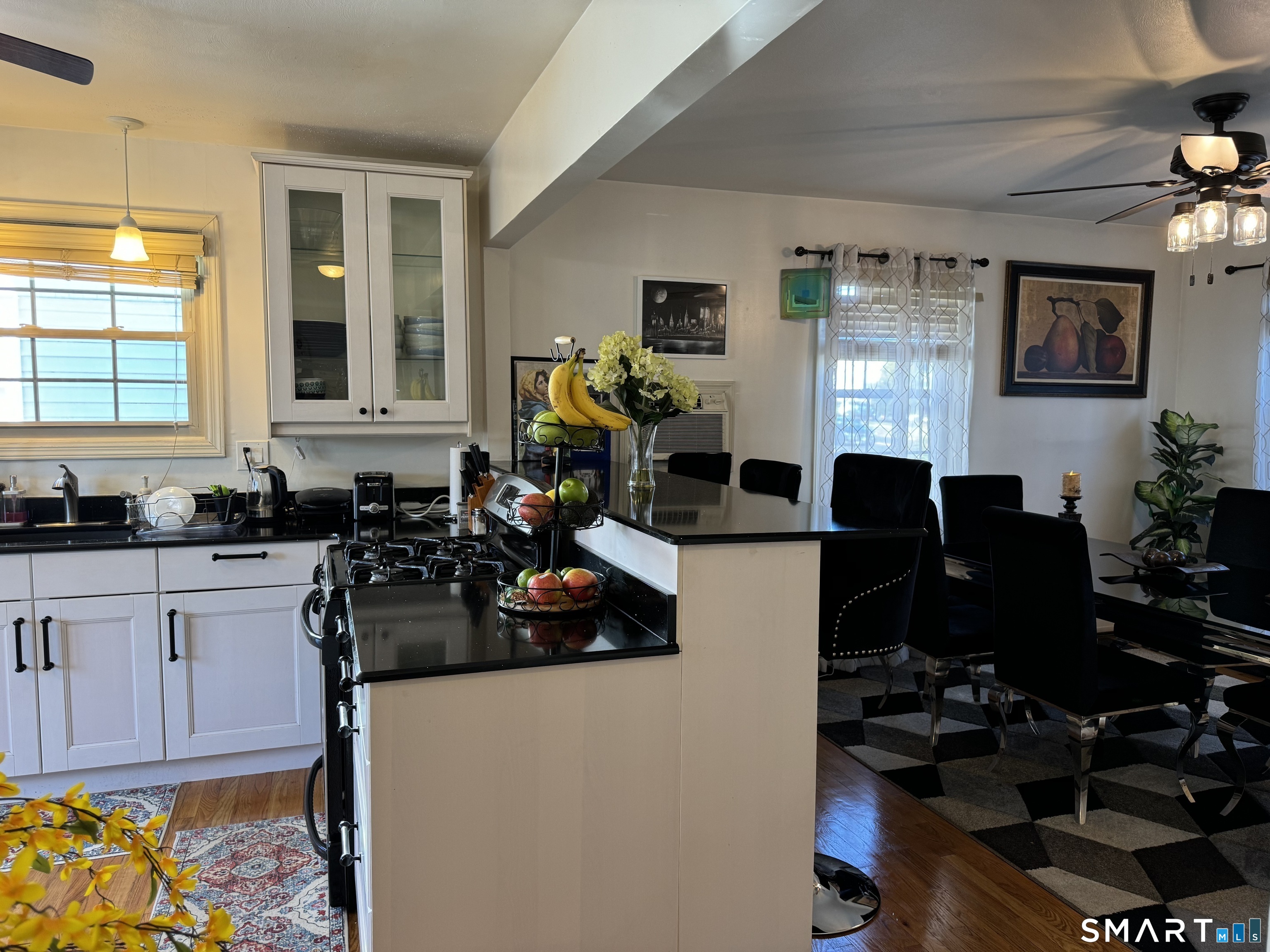 425 Huntington Road photo 7