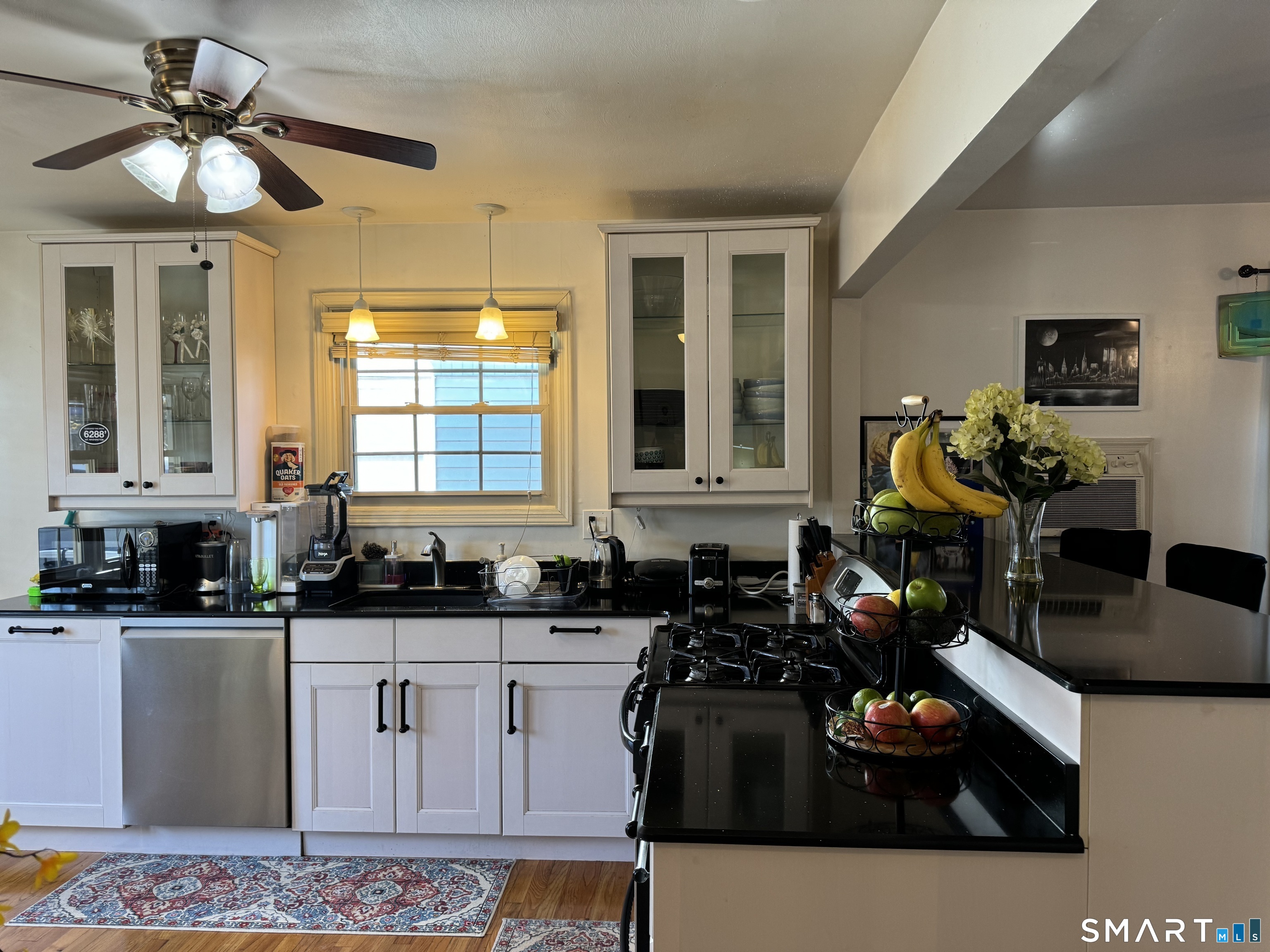 425 Huntington Road photo 9