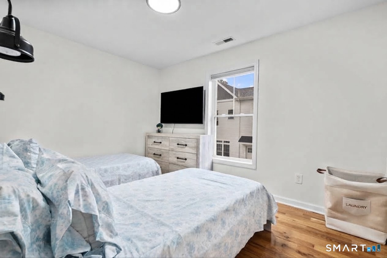 65 Sterling Street photo 21