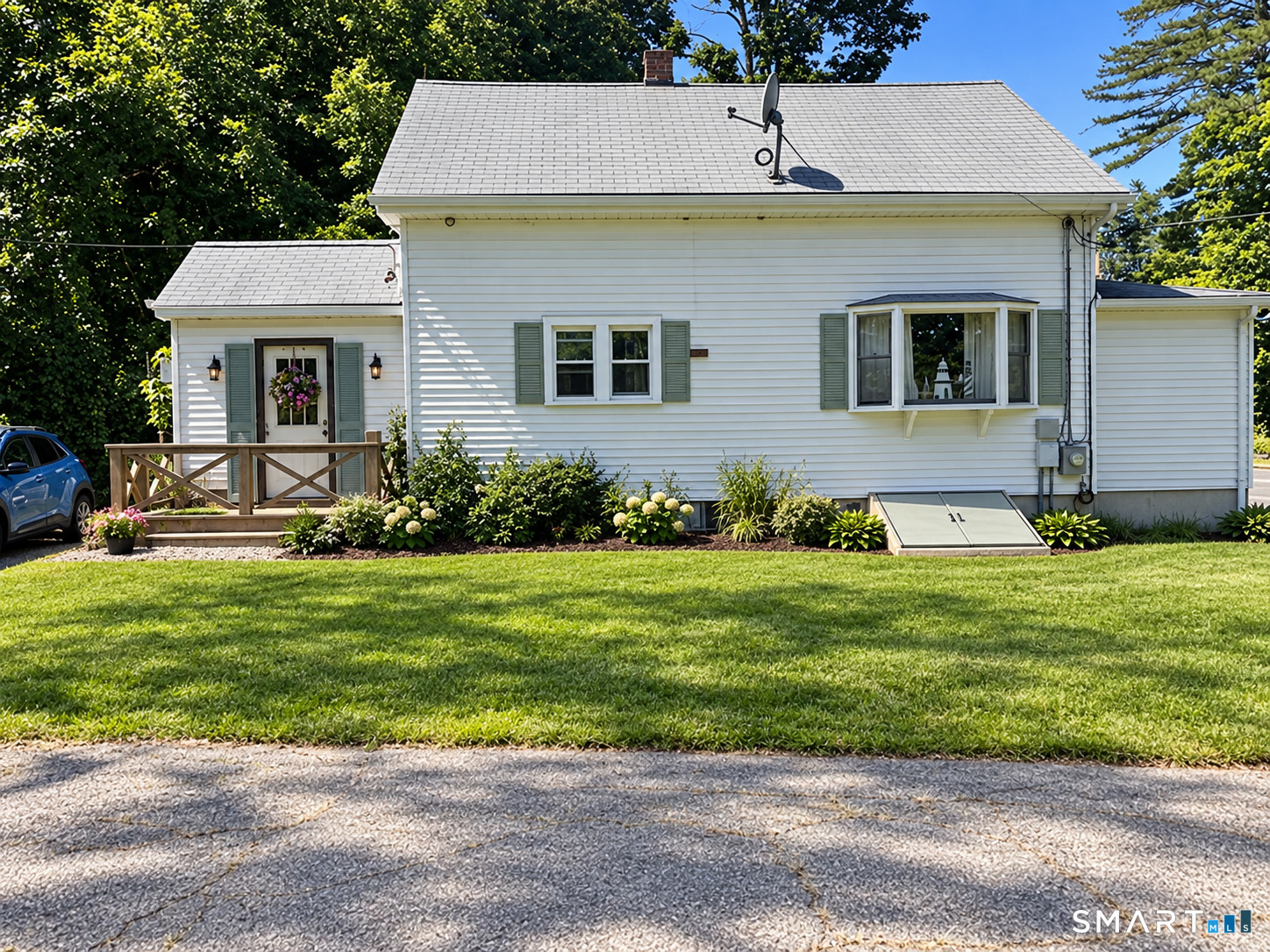 737 Litchfield Turnpike