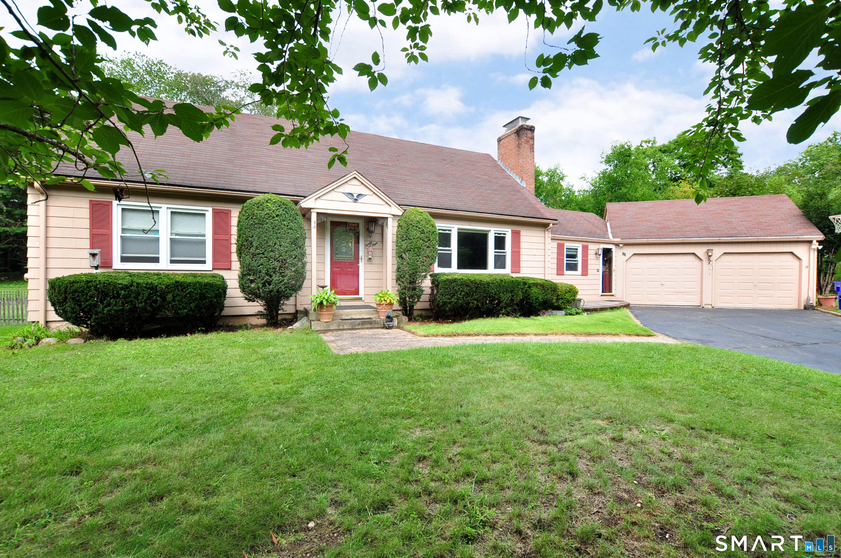 39 Sunnybrook Drive photo 2