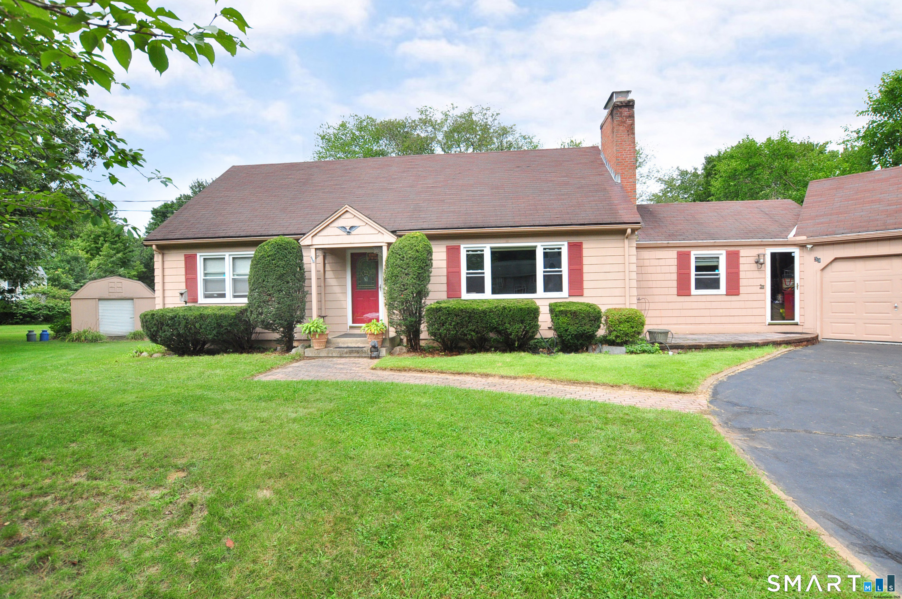 39 Sunnybrook Drive photo 3