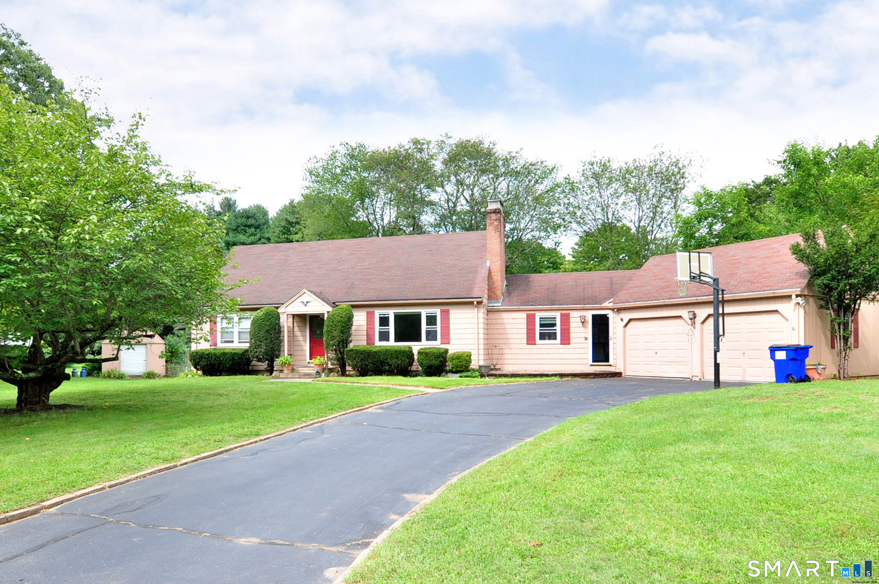 39 Sunnybrook Drive photo 4