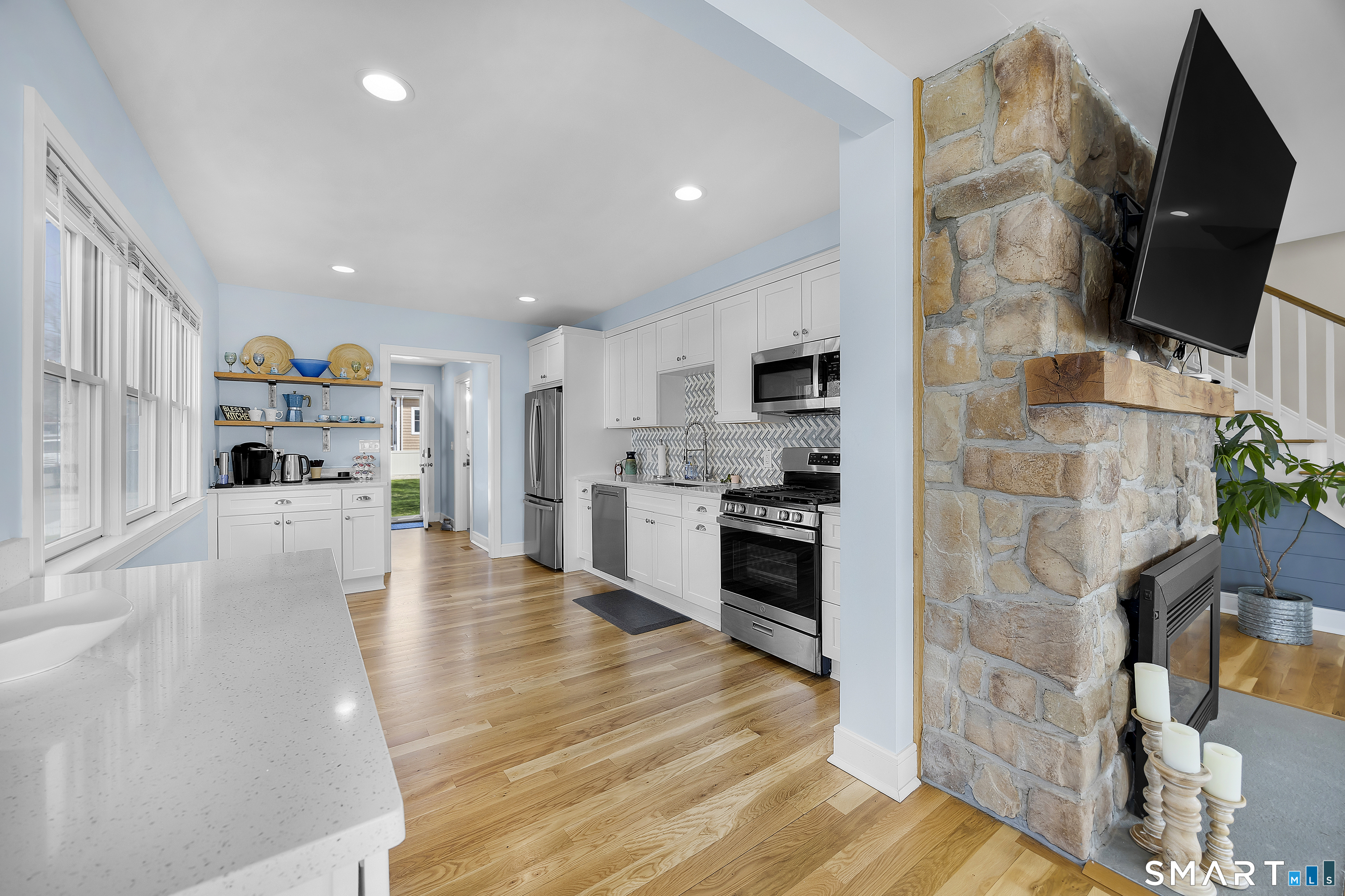 1 Annawon Avenue photo 9